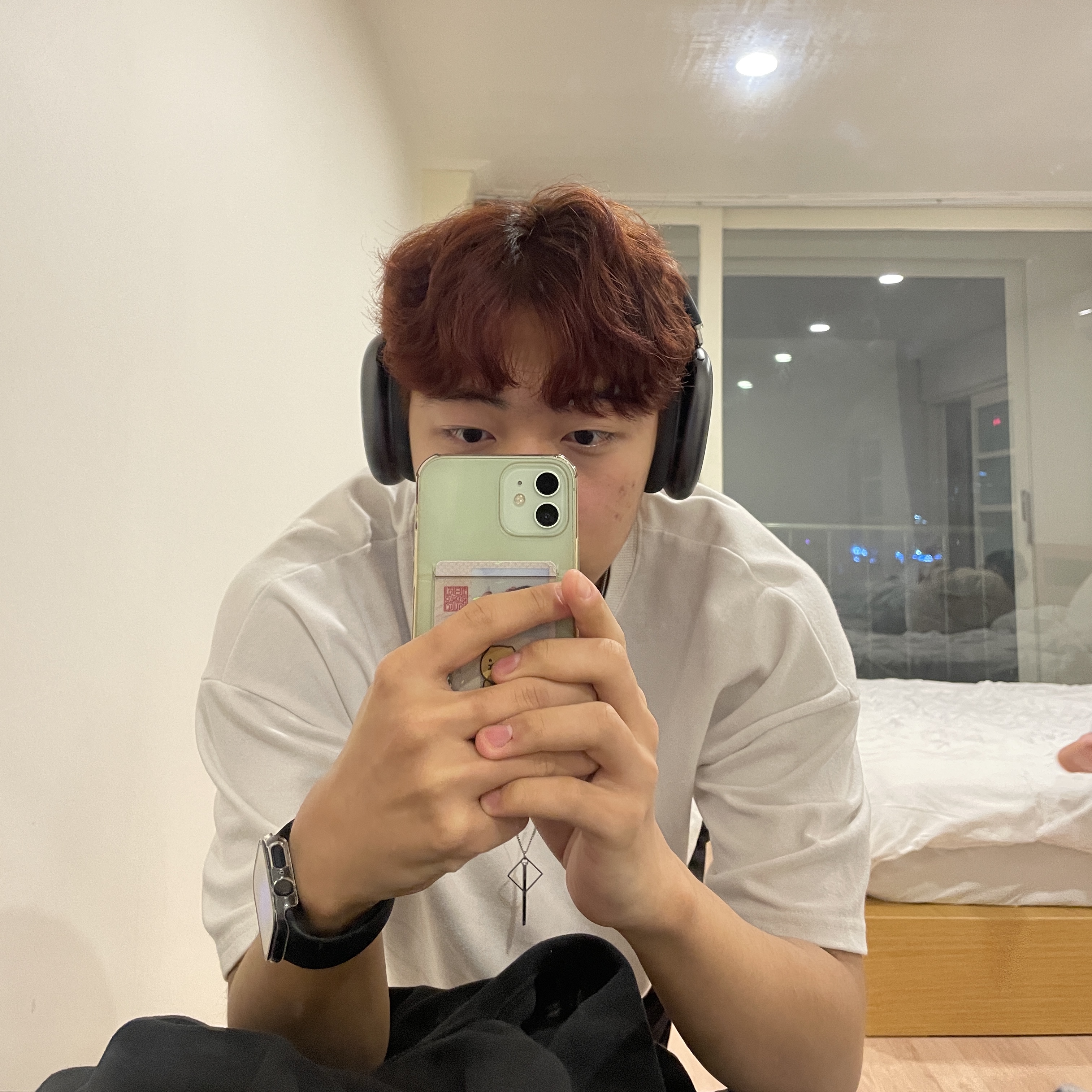 Converse x Feng Chen Wang Chuck 70 2-in-1 Natural Ivory Black, Apple AirPods Max Lightning Space Gray (Korean Ver.) 착용 스타일 - 3