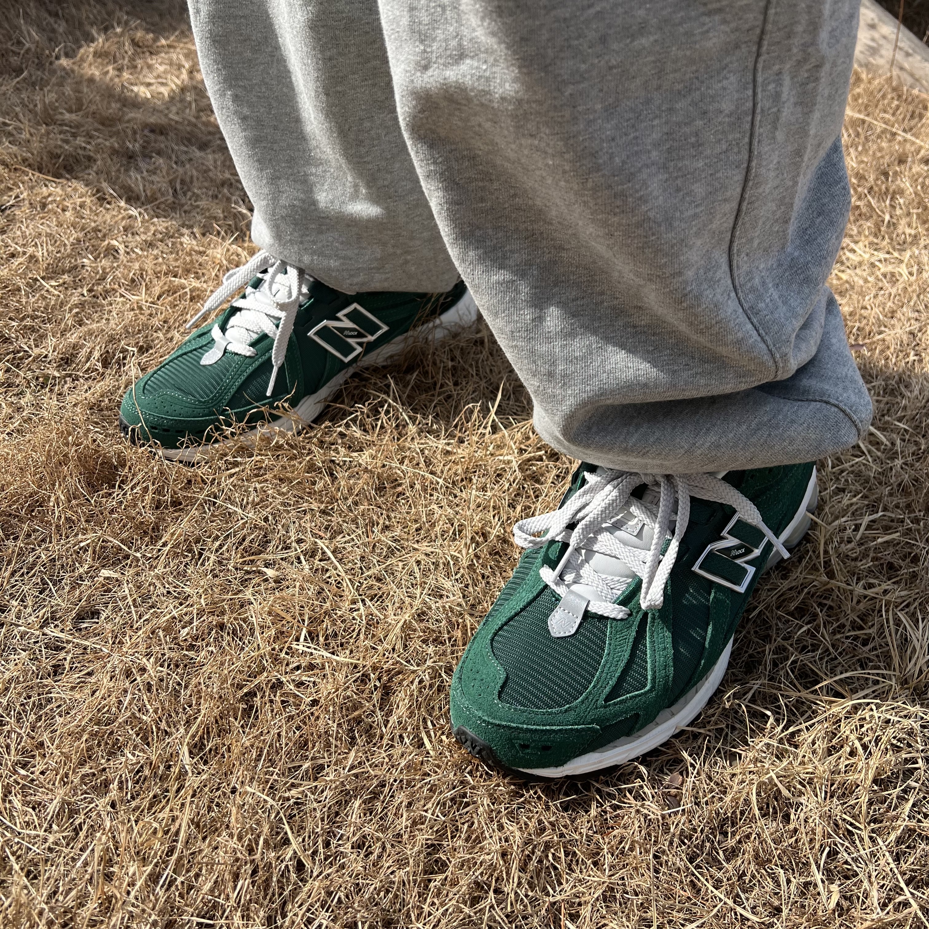 New Balance 1906R Nightwatch Green, Needles Mohair Cardigan Zigzag Taupe 착용 스타일 - 2