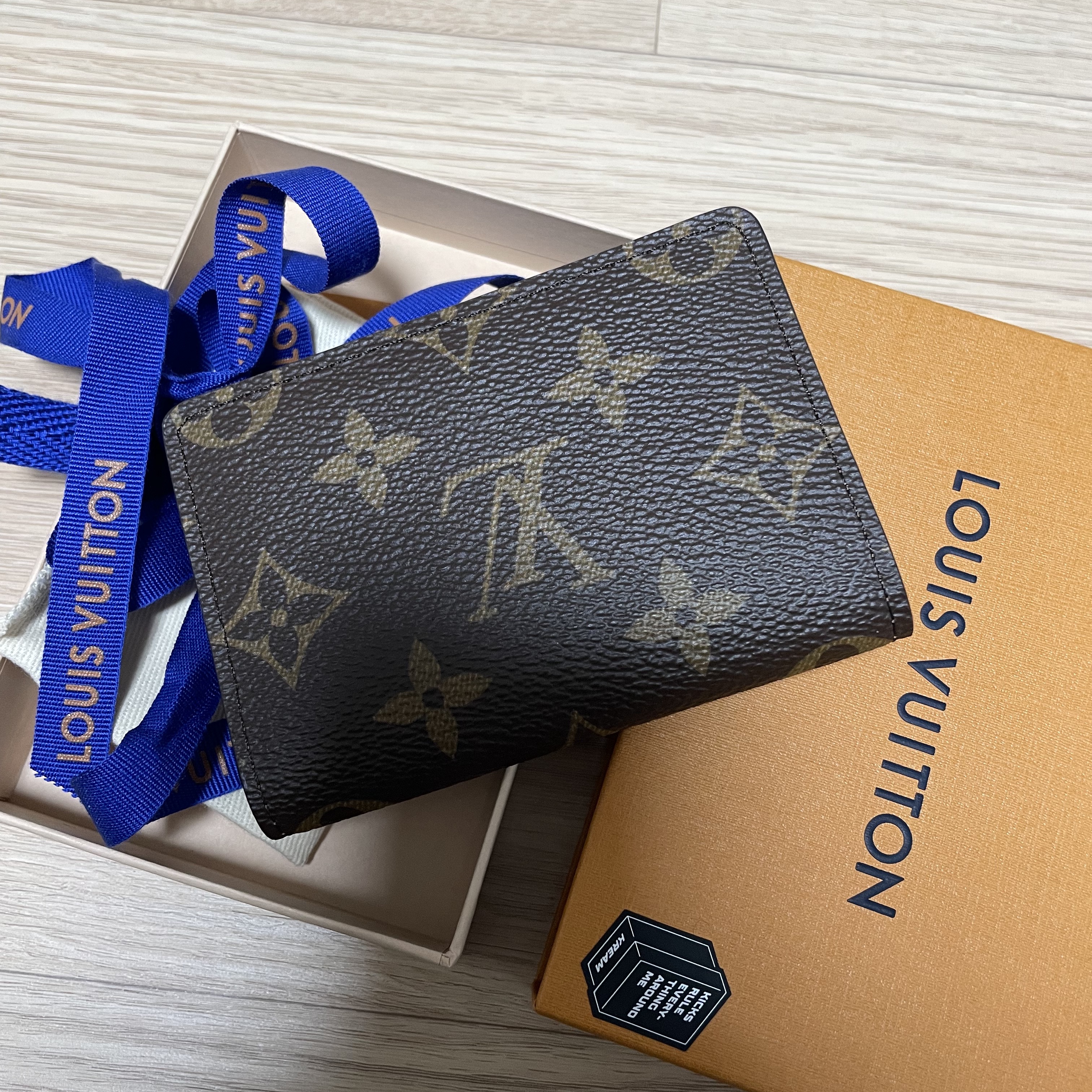 Louis Vuitton Envelope Business Card Holder Monogram 착용 스타일