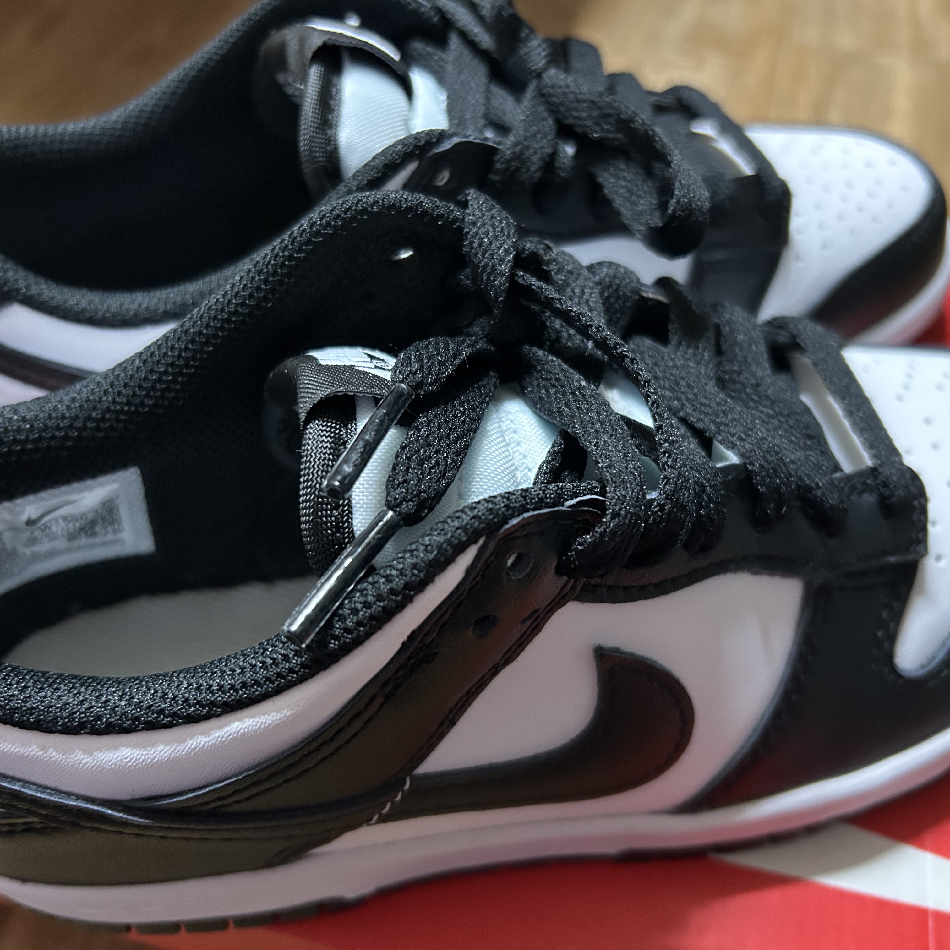 (GS) Nike Dunk Low Black 착용 스타일 - 1
