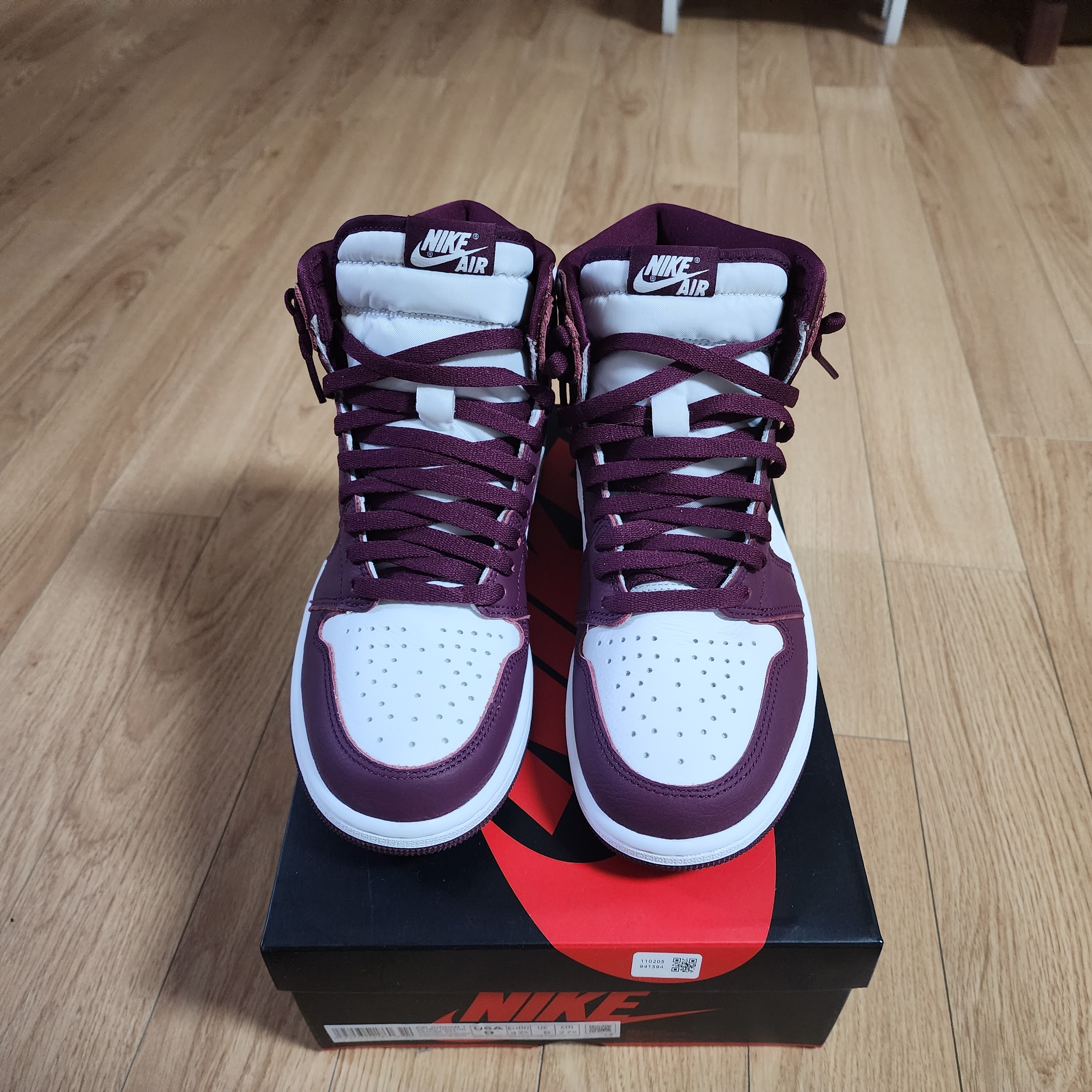 Jordan 1 Retro High OG Bordeaux 착용 스타일 - 1