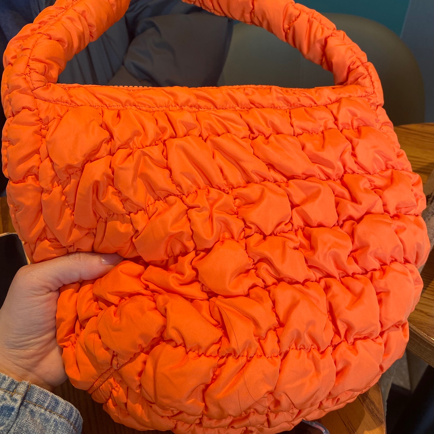 COS Quilted Mini Bag Bright Orange 착용 스타일
