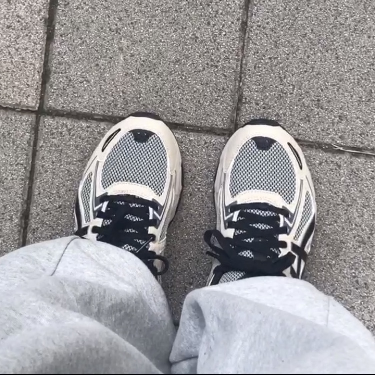 Asics Gel-Venture 6 Feather Grey Black 착용 스타일