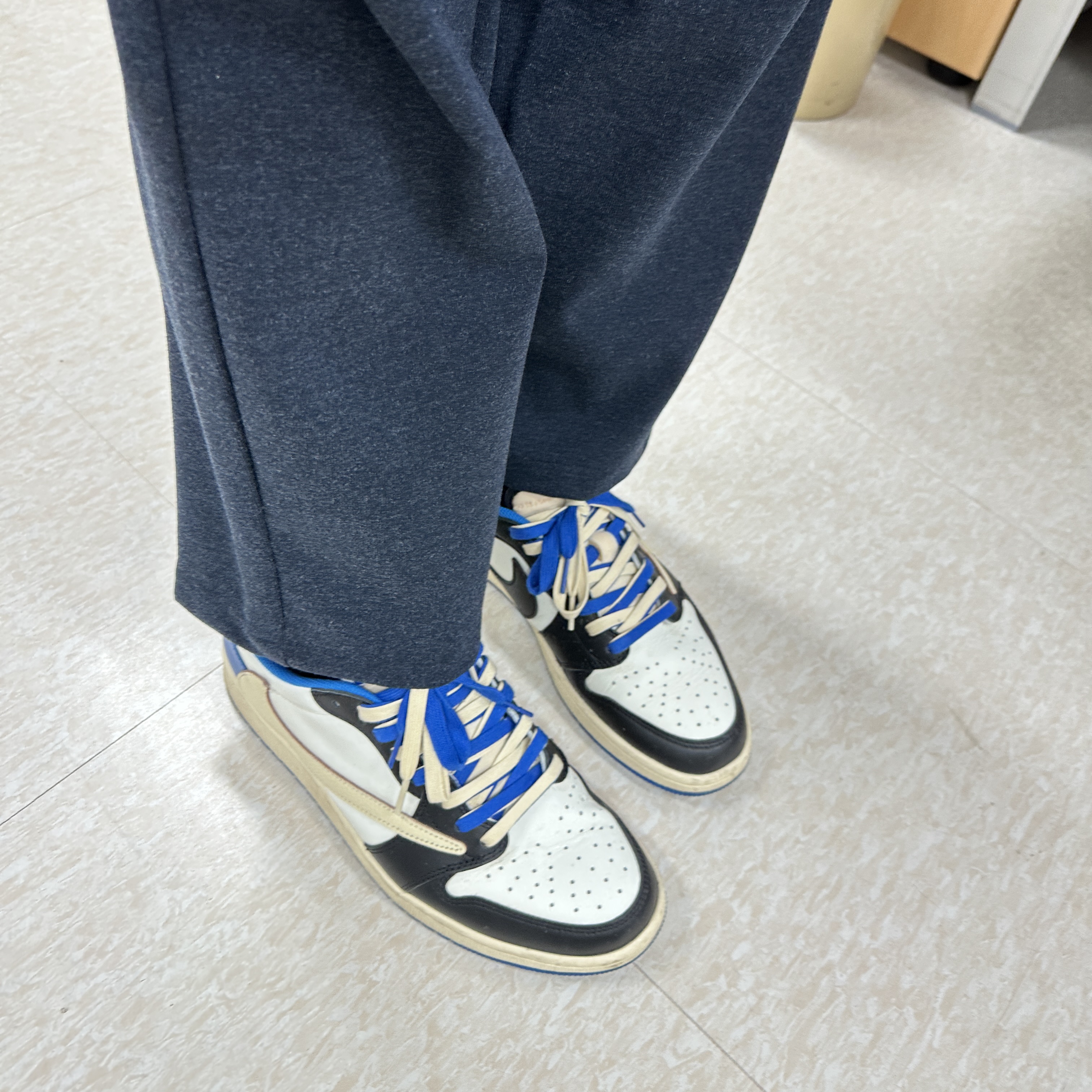 Jordan 1 x Travis Scott x Fragment Retro Low OG SP Military Blue 착용 스타일 - 2