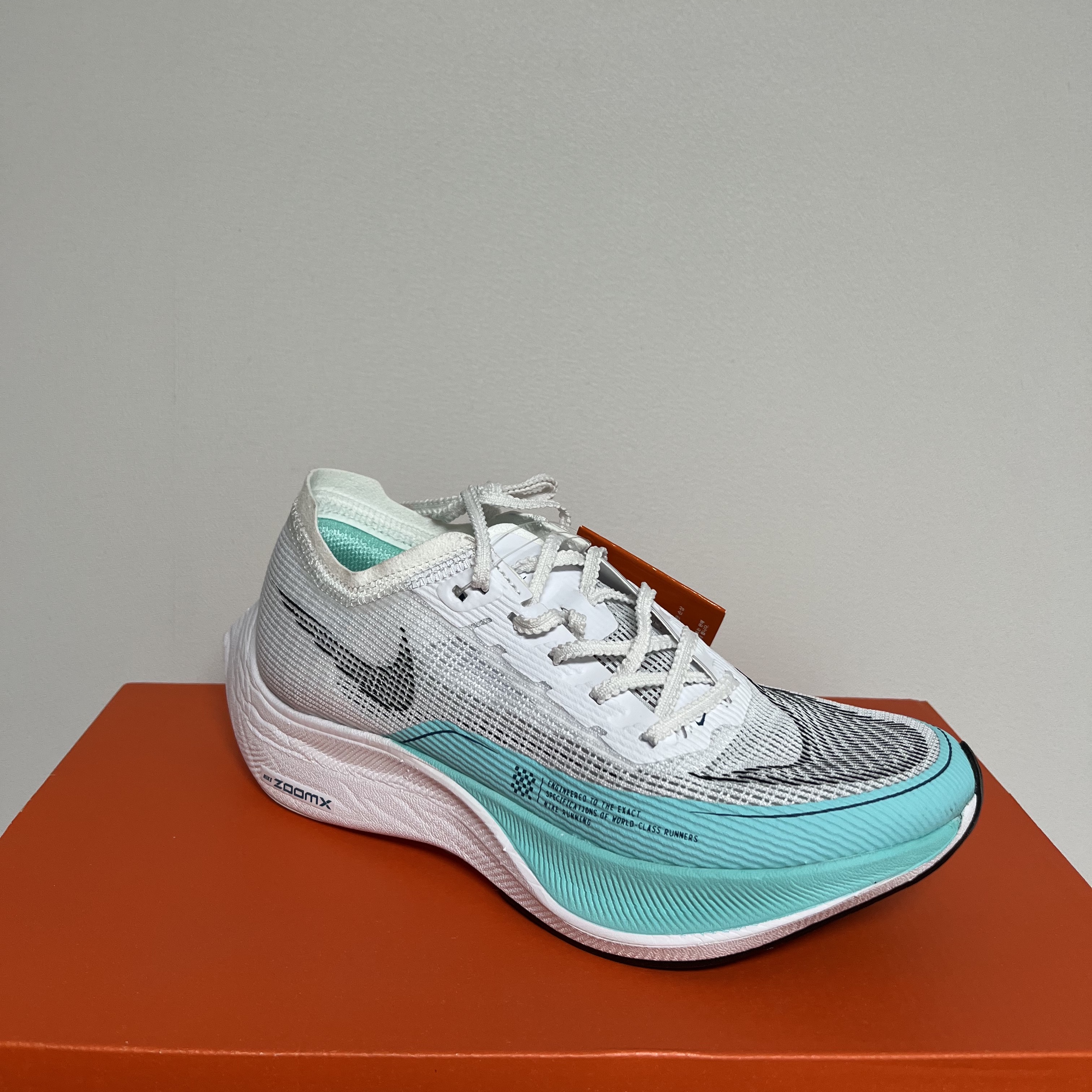(W) Nike ZoomX Vaporfly Next% 2 White Aurora Green 착용 스타일
