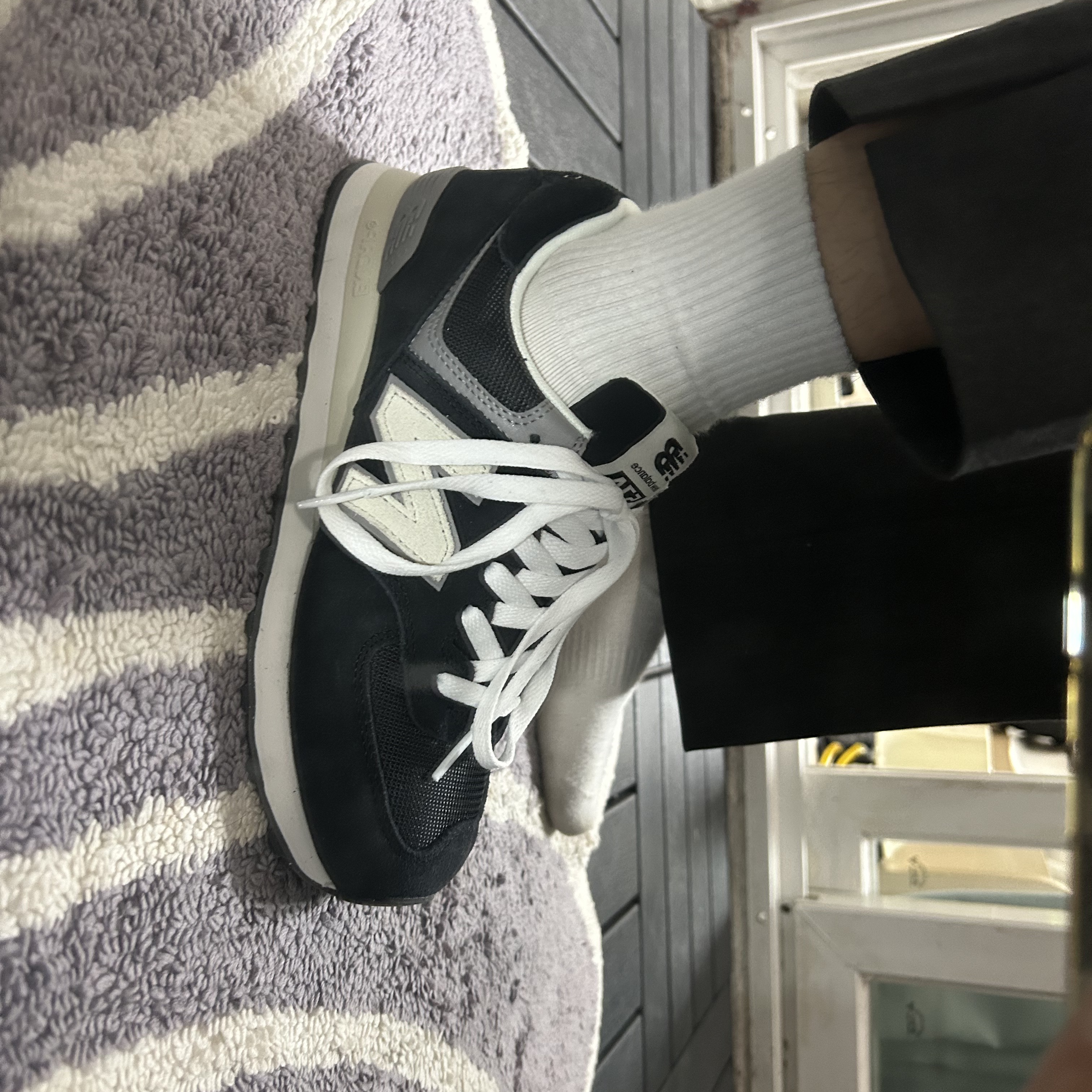 New Balance 574 Classics Reimagined Black 착용 스타일