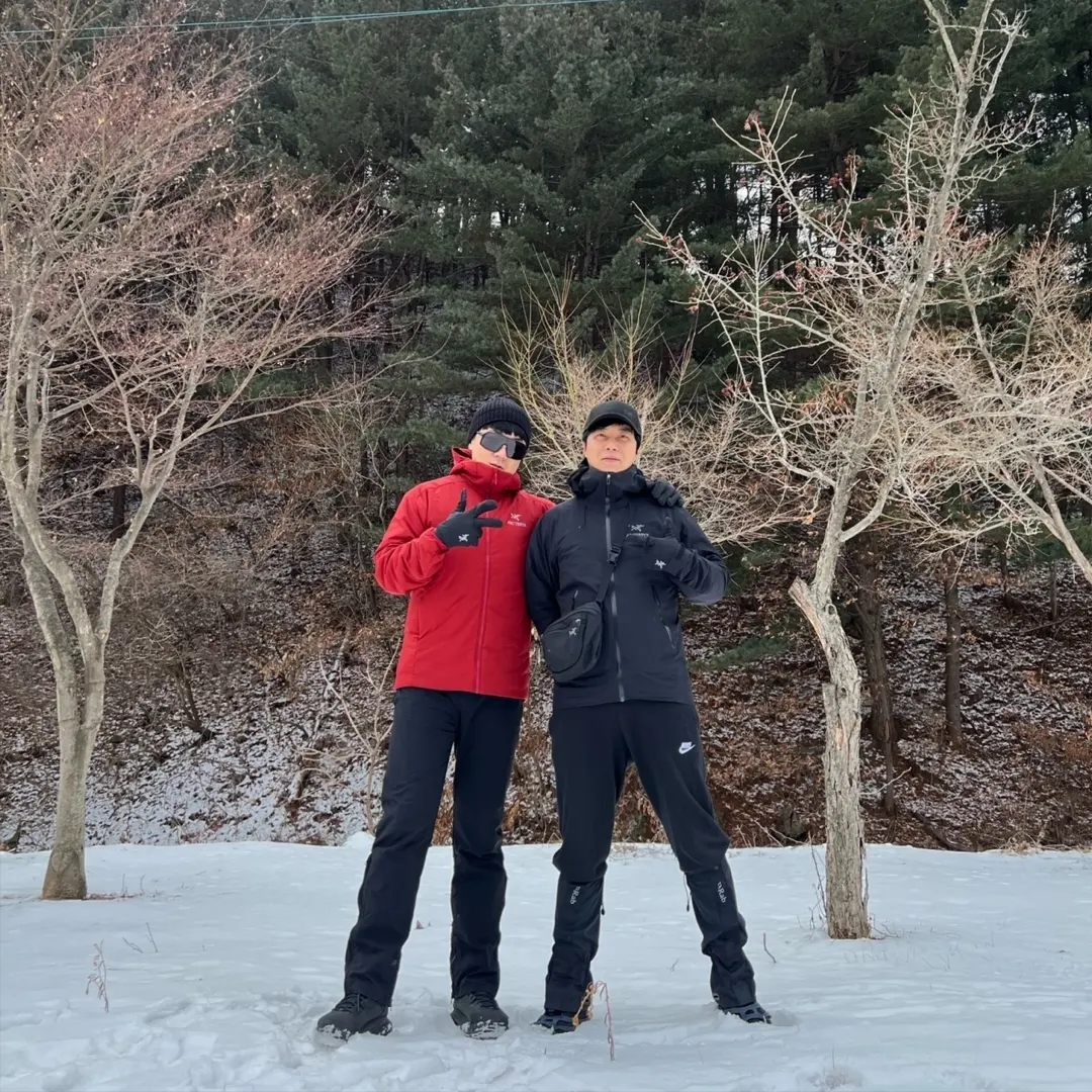 Arc'teryx Beta LT Jacket Black, Arc'teryx Atom AR Hoody Bordeaux 착용 스타일