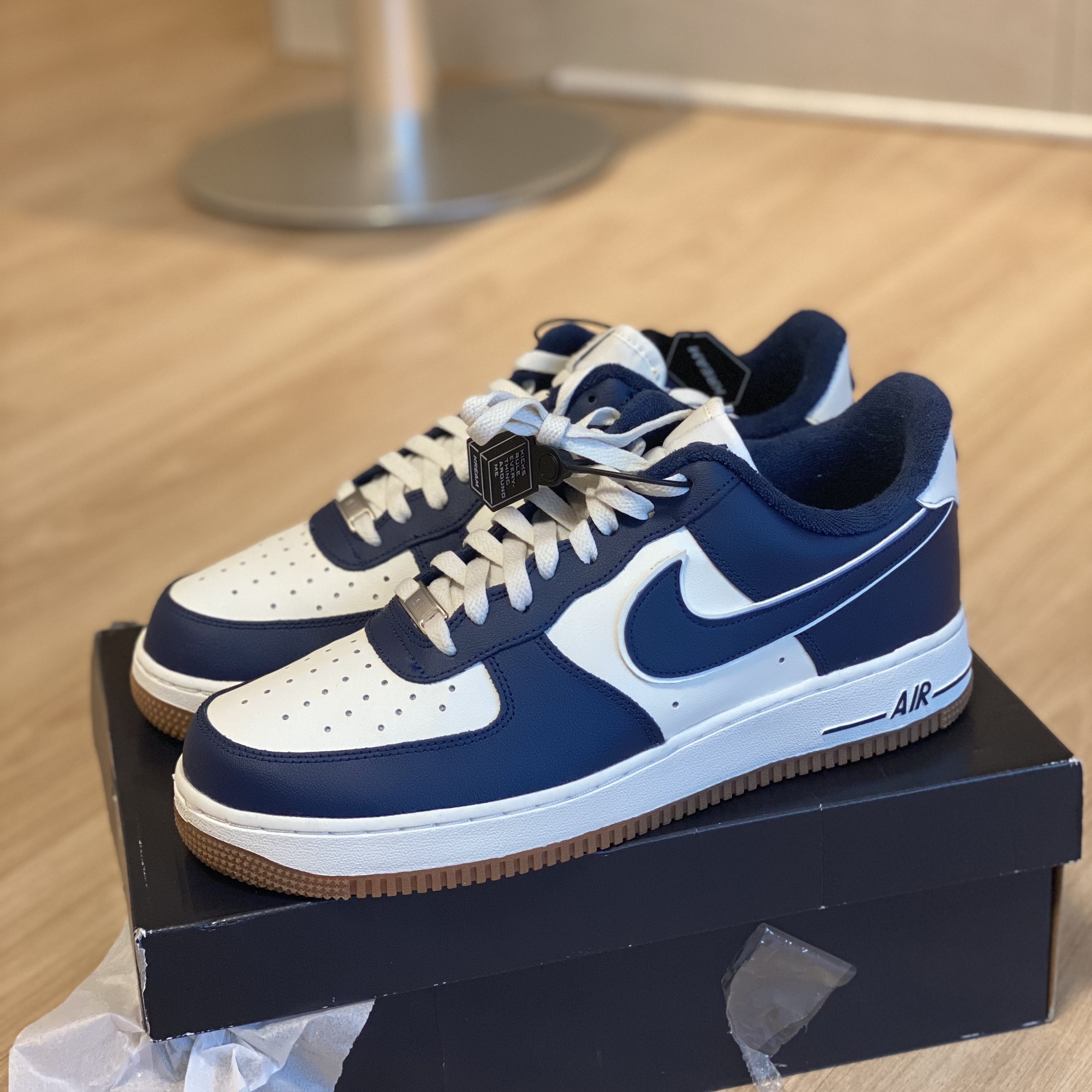 Nike Air Force 1 '07 LV8 Midnight Navy 착용 스타일