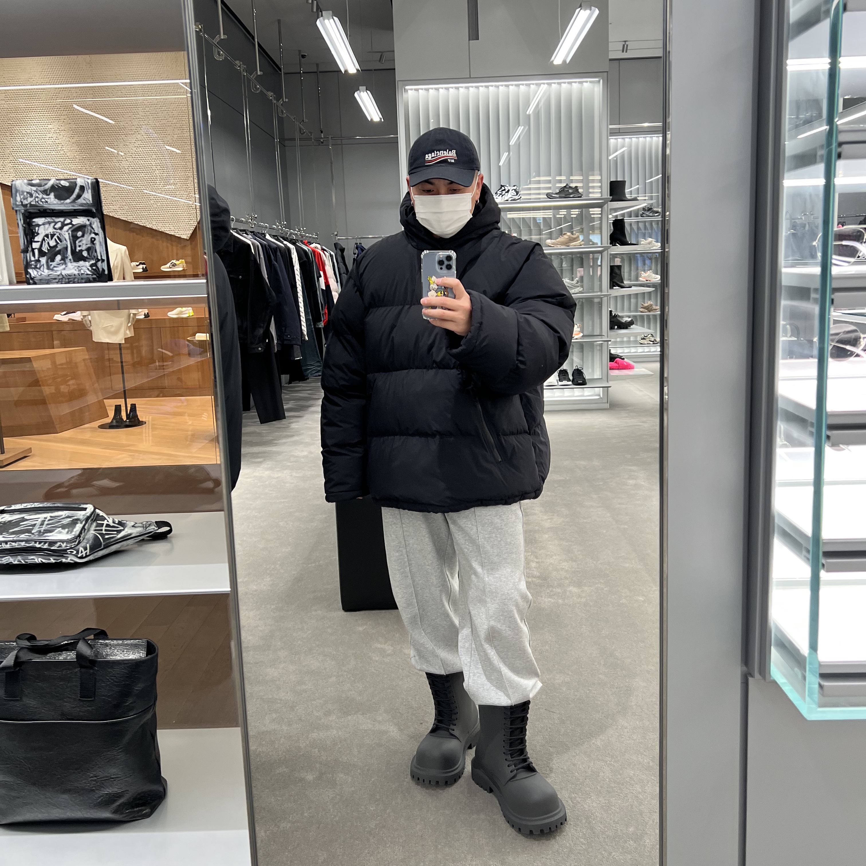 Balenciaga XL Army Boots Full Eva Black 착용 스타일