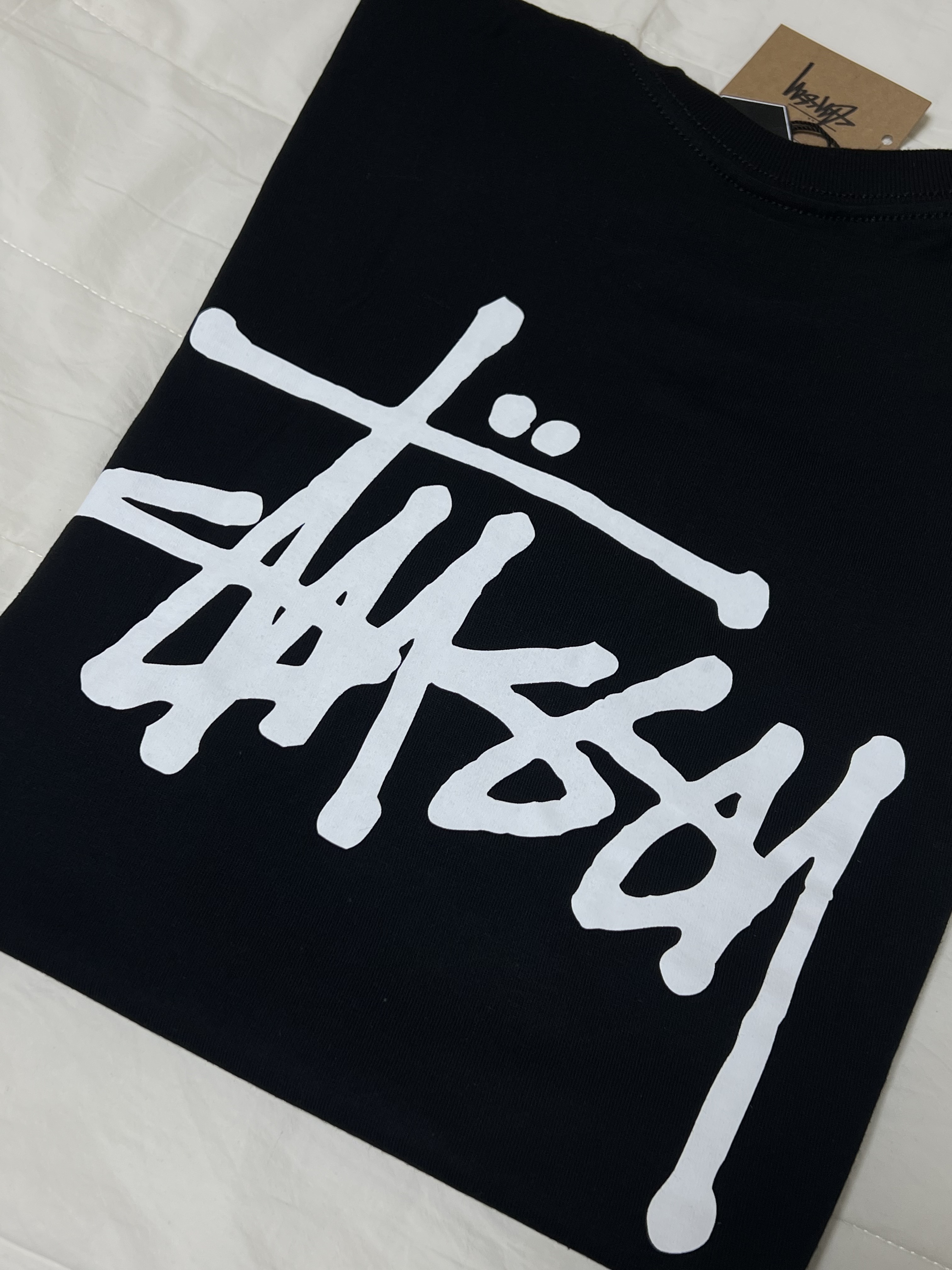 Stussy Basic Stussy T-Shirt Black 2022 착용 스타일 - 2
