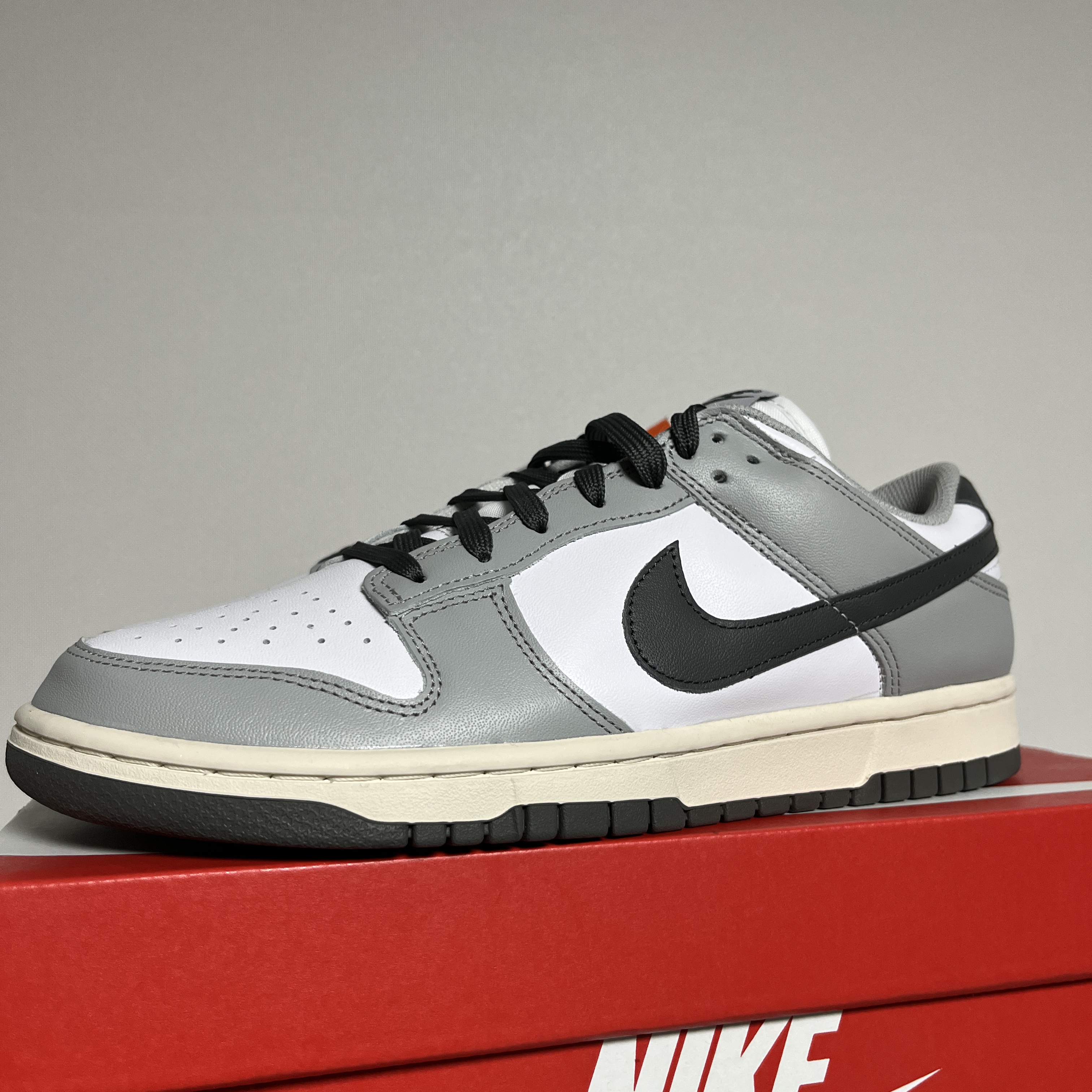 (W) Nike Dunk Low Light Smoke Grey 착용 스타일 - 2