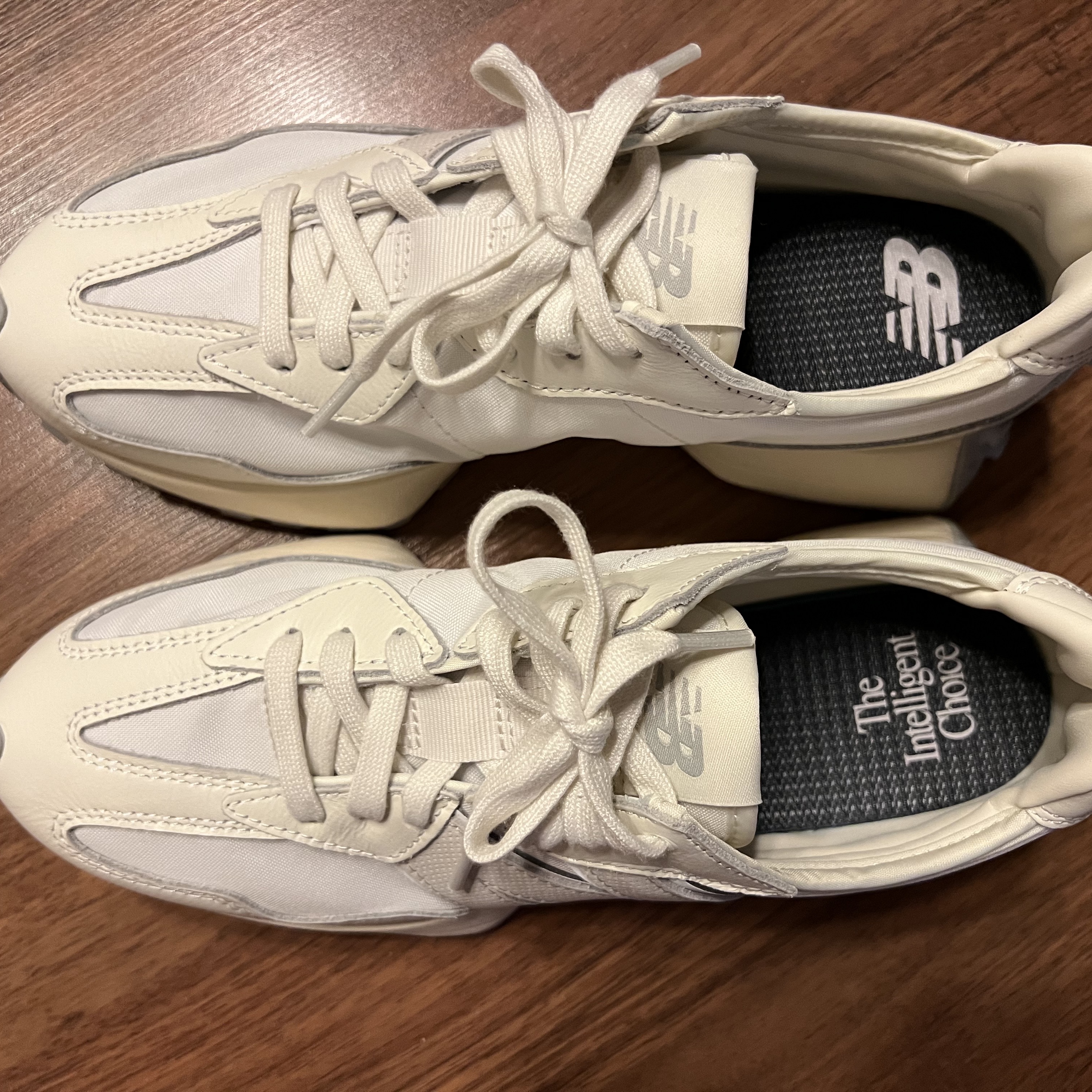 New Balance 327 Shifted White Pack 착용 스타일 - 2