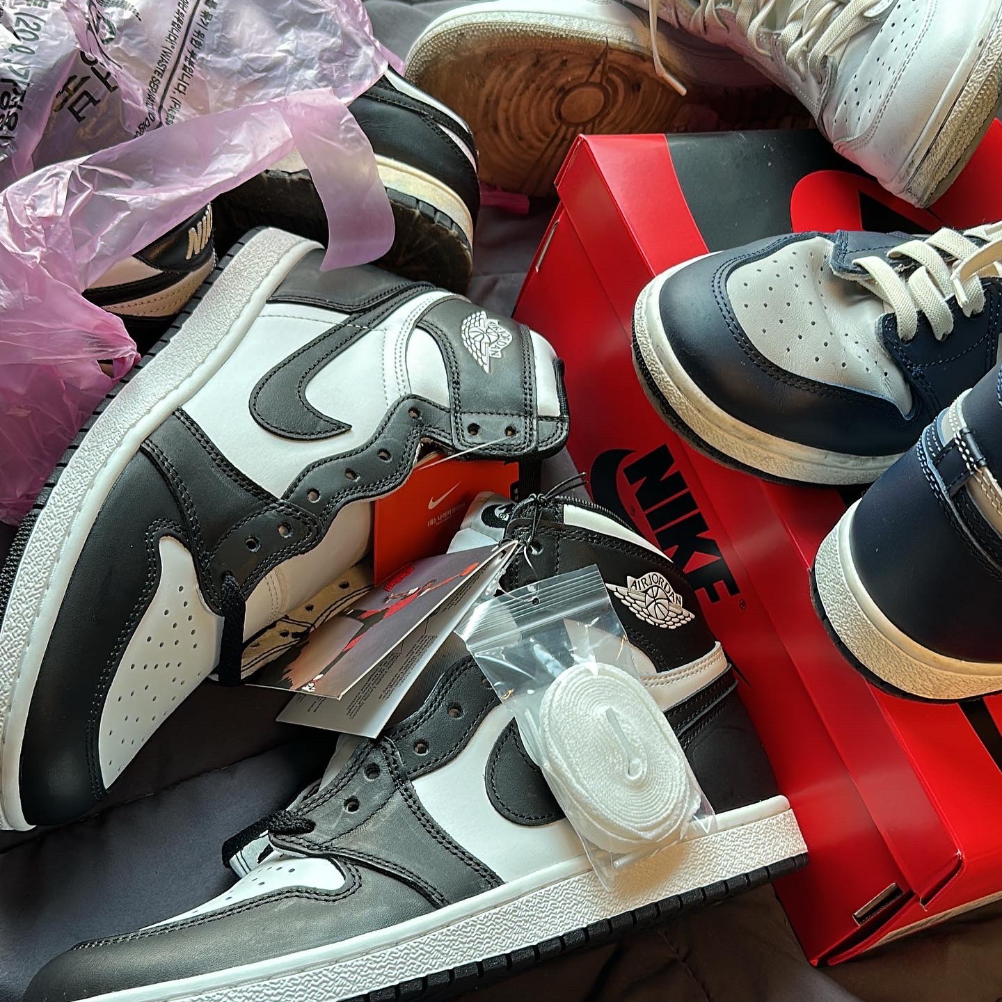 Jordan 1 High 85 Black White, Jordan 1 High 85 College Navy 착용 스타일 - 1