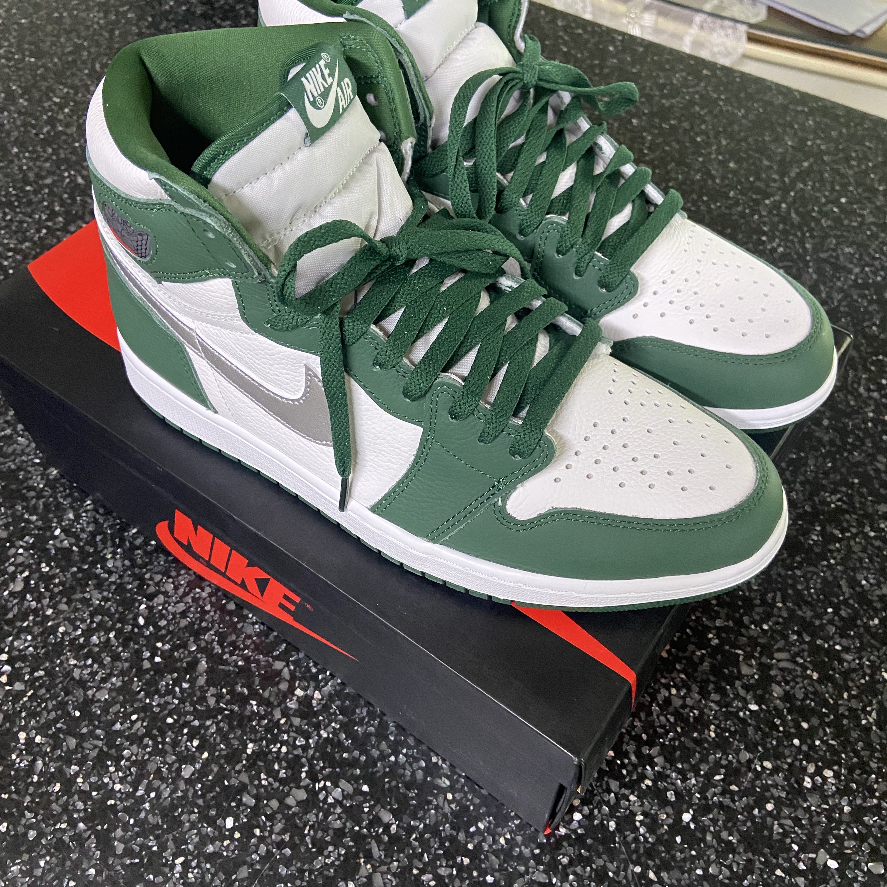 Jordan 1 Retro High OG Gorge Green 착용 스타일