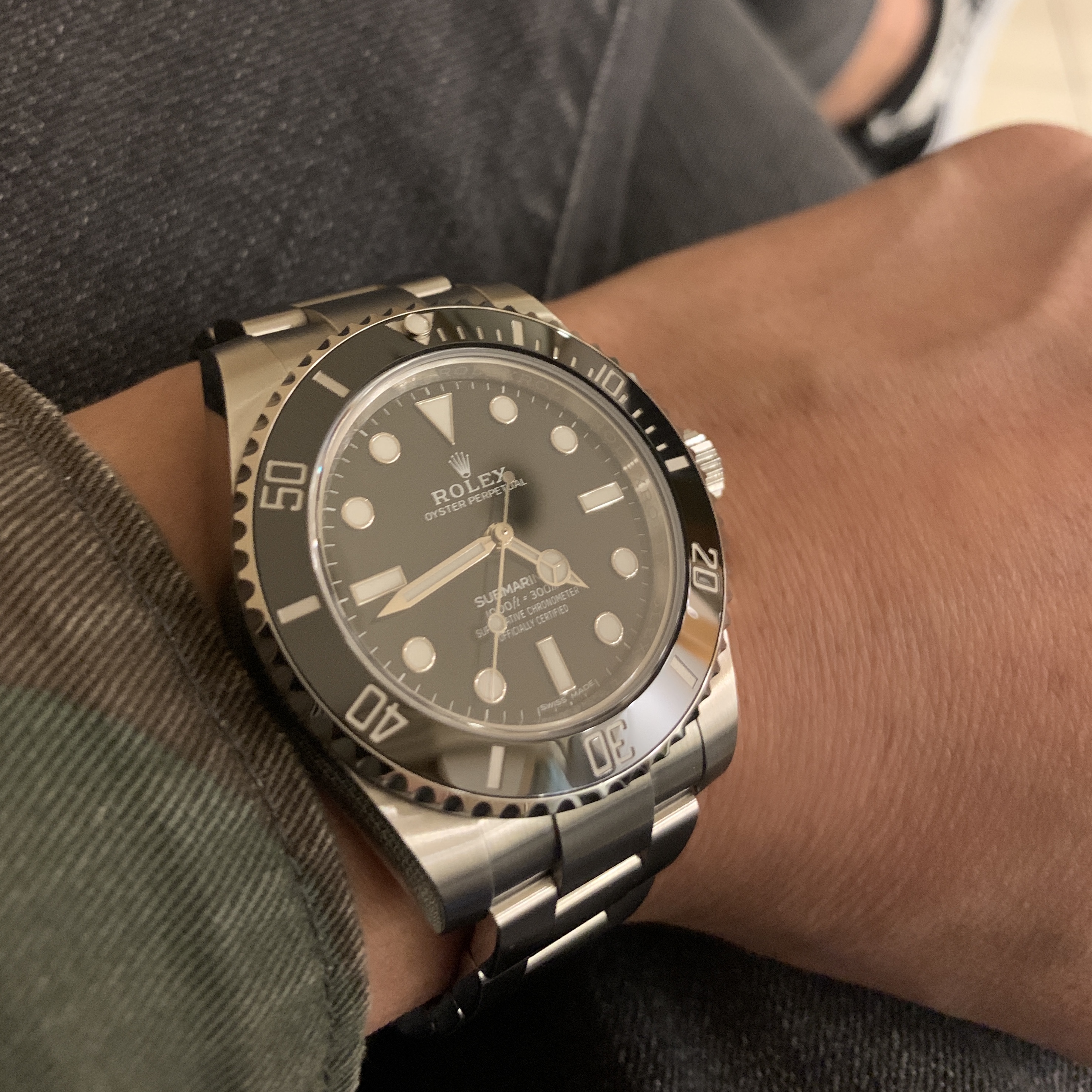 Rolex Submariner 40mm 114060 Black Oyster 착용 스타일