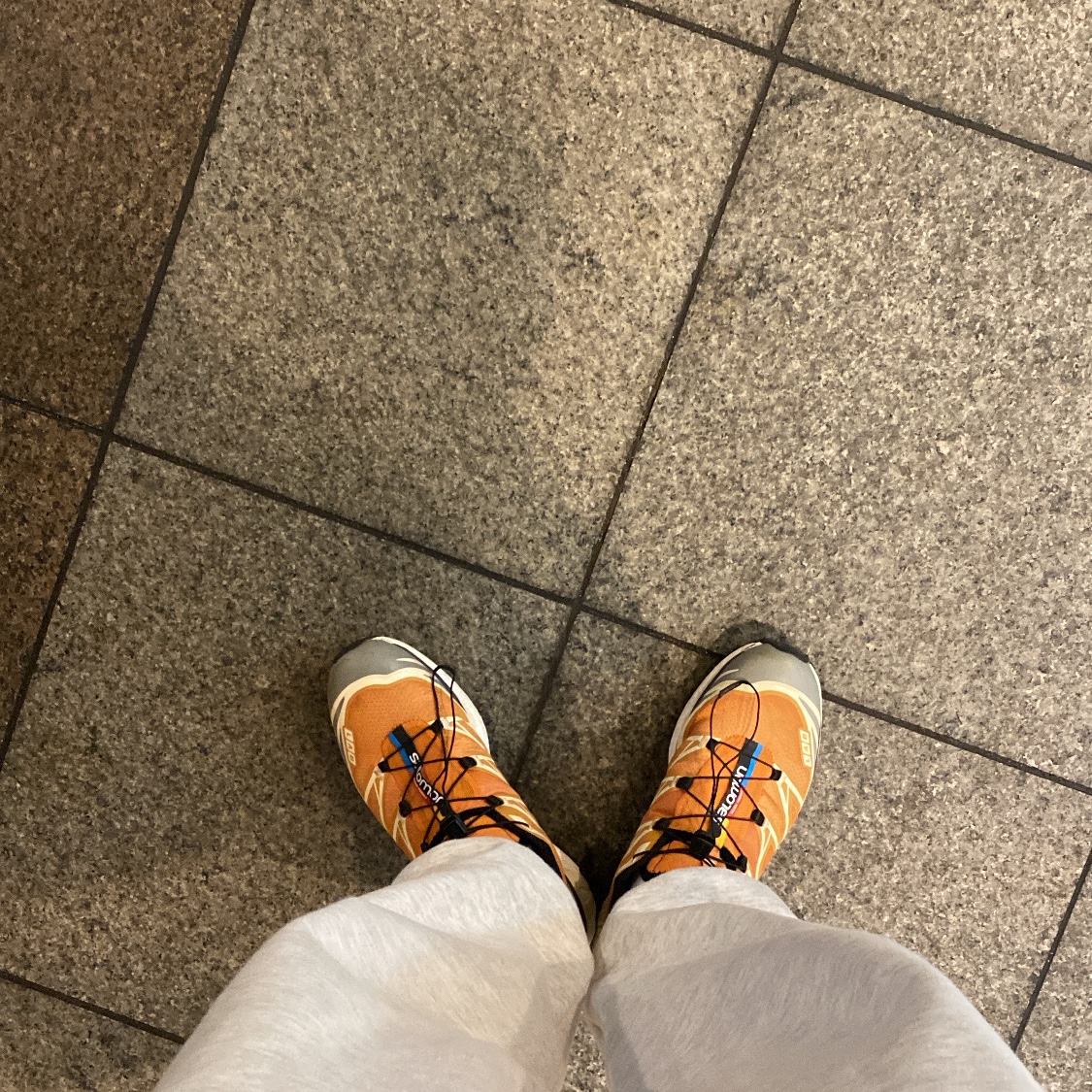 Salomon XT-6 Apricot Buff 착용 스타일