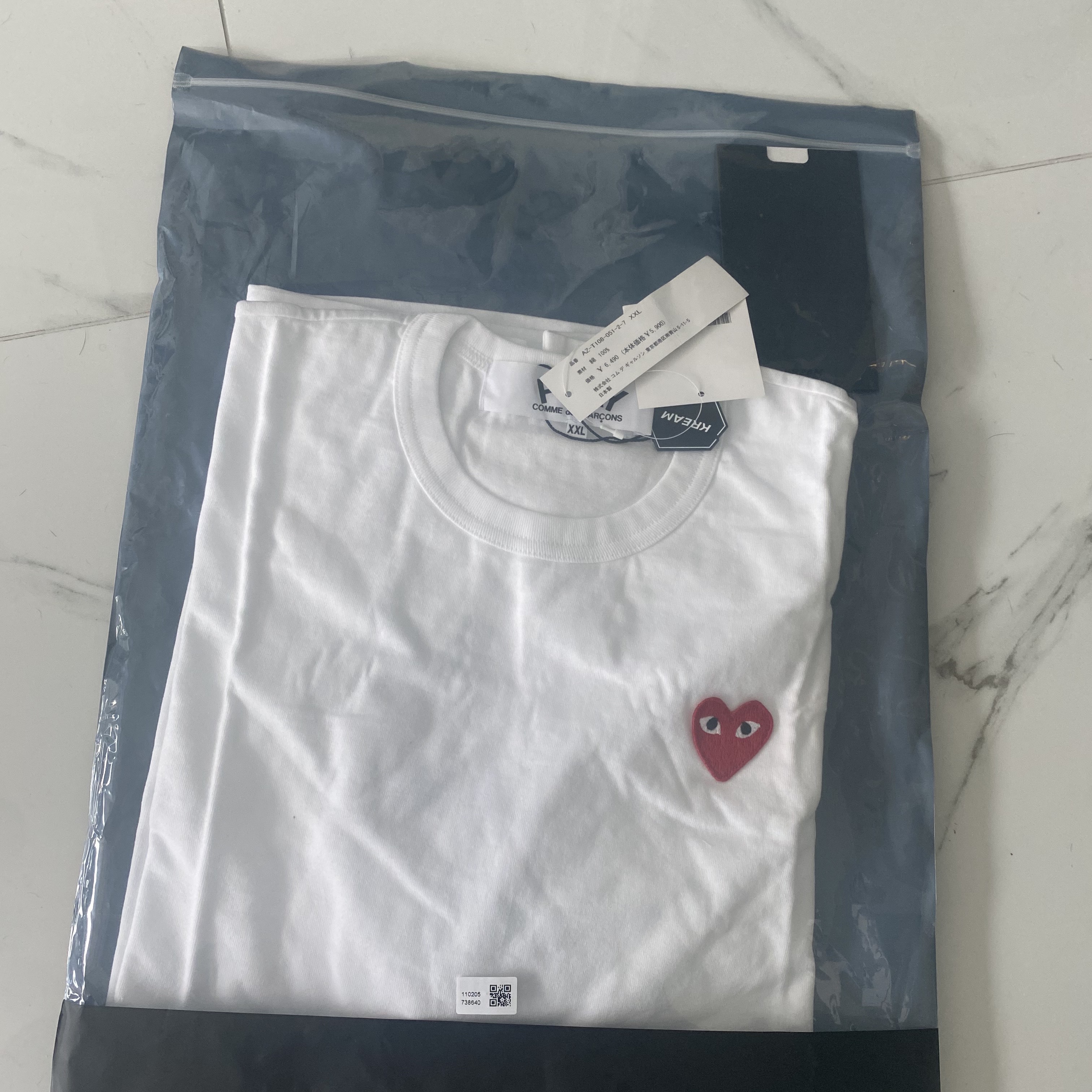 Play Comme des Garcons Red Heart T-Shirt White 착용 스타일