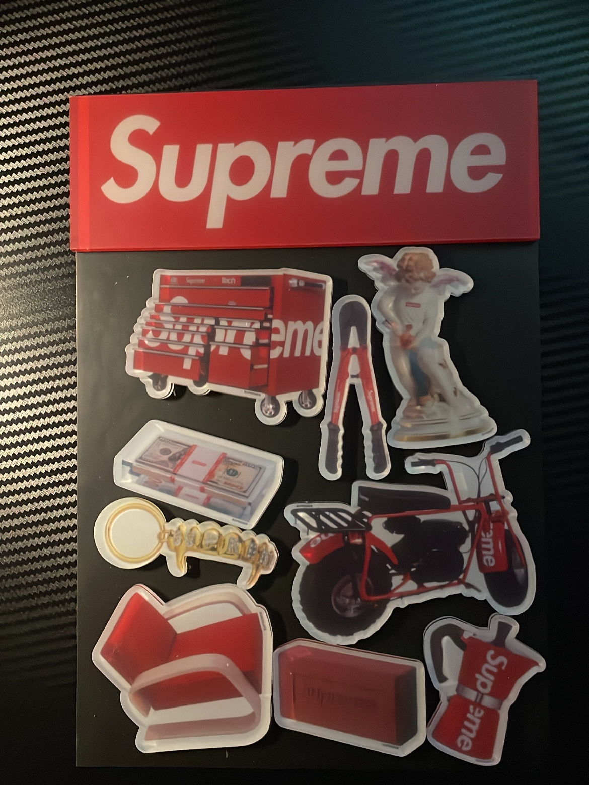 Supreme Magnets (10 Pack) 착용 스타일 - 2
