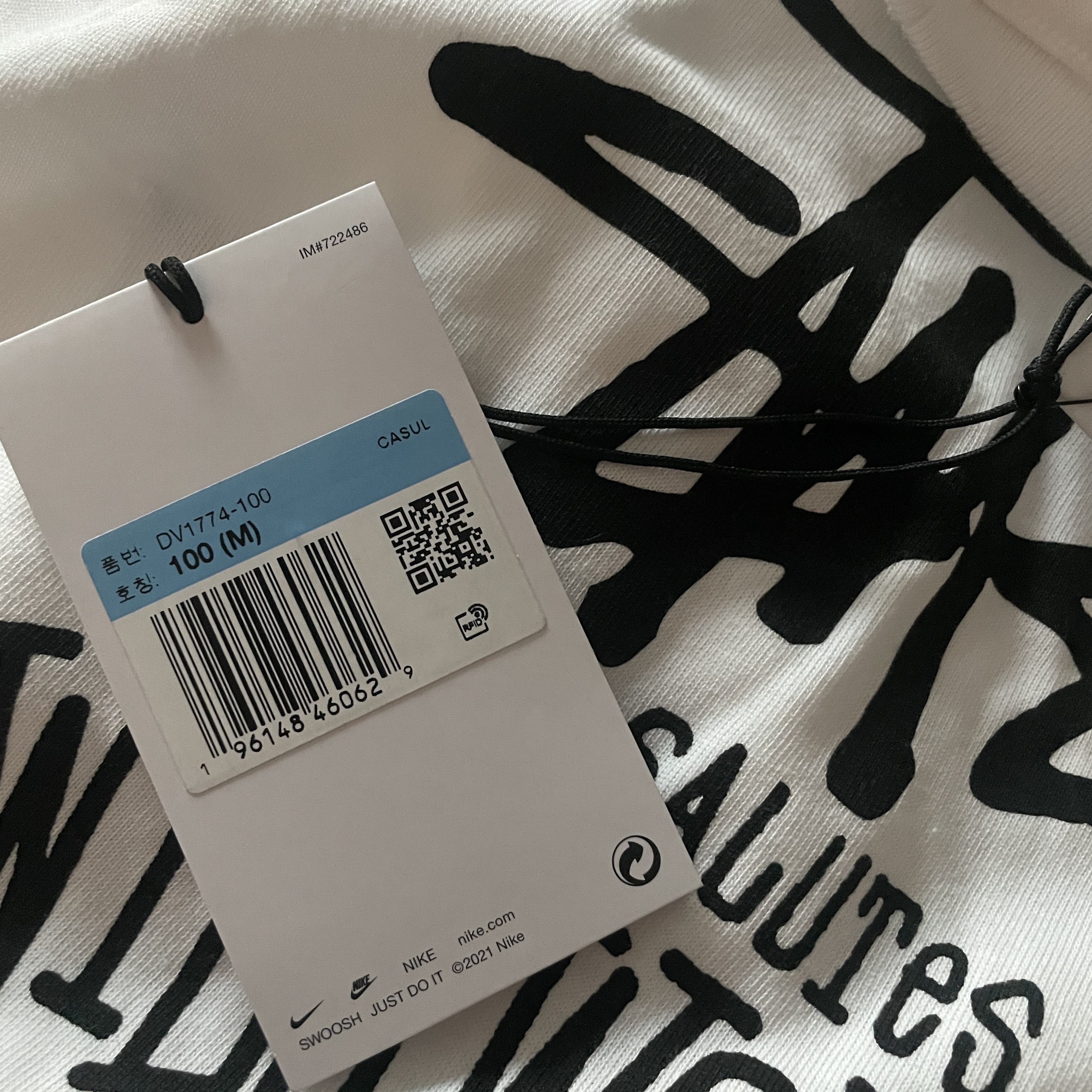 Nike x Stussy T-Shirt White (DV1774-100) 착용 스타일 - 1