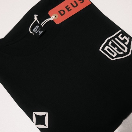 Helinox x Deus Ex Machina T-Shirt Black 착용 스타일