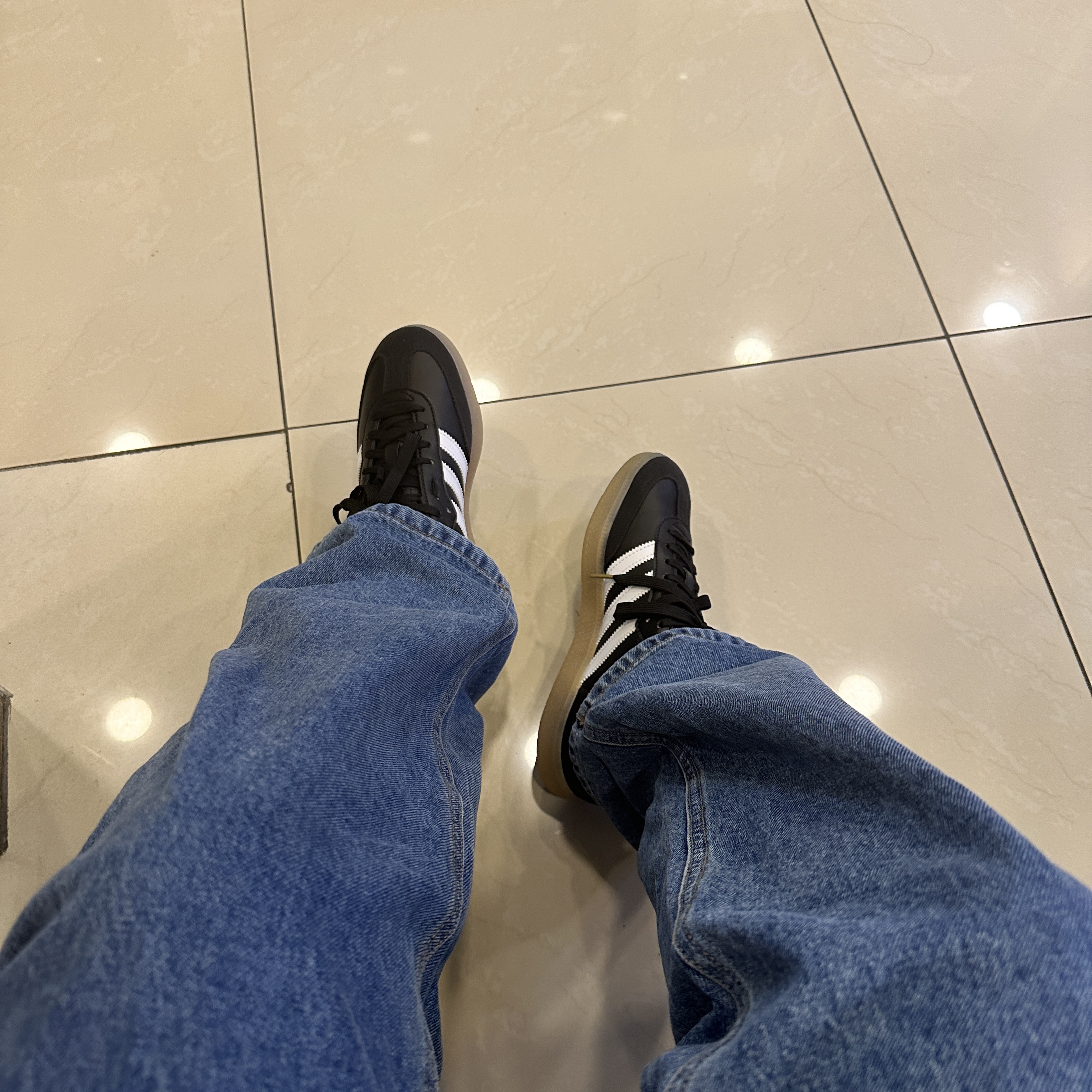 Adidas Velosamba Vegan Cycling Core Black 착용 스타일 - 3
