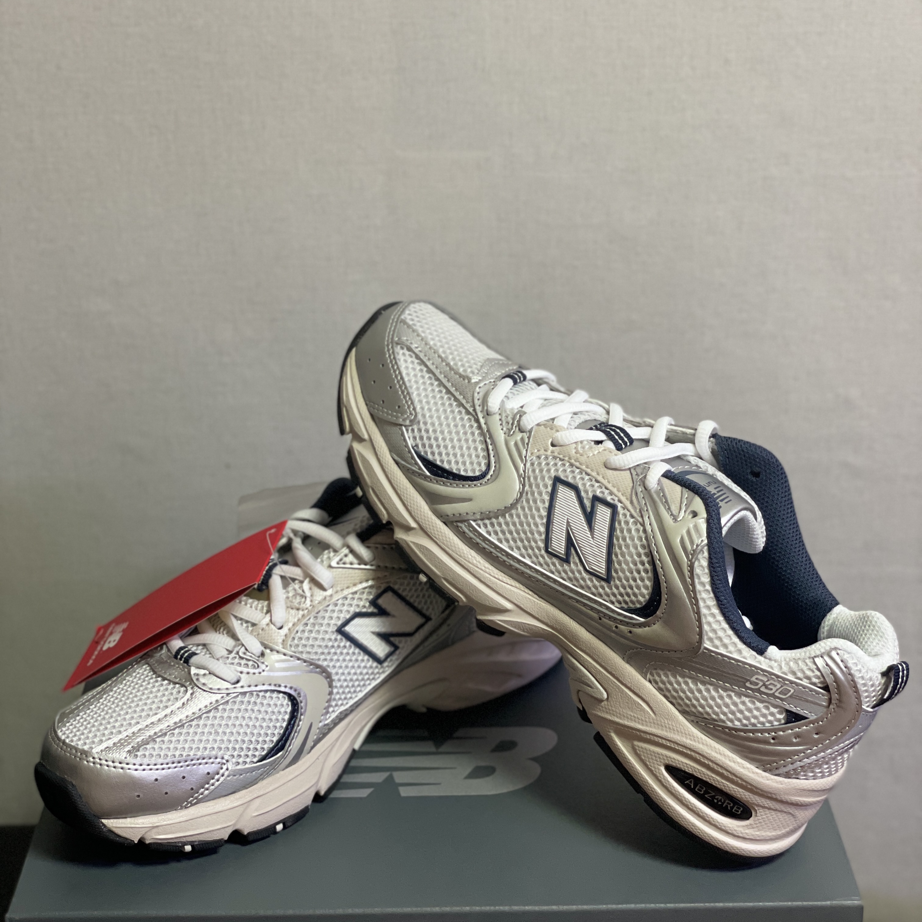 New Balance 530 Steel Grey 착용 스타일 - 2