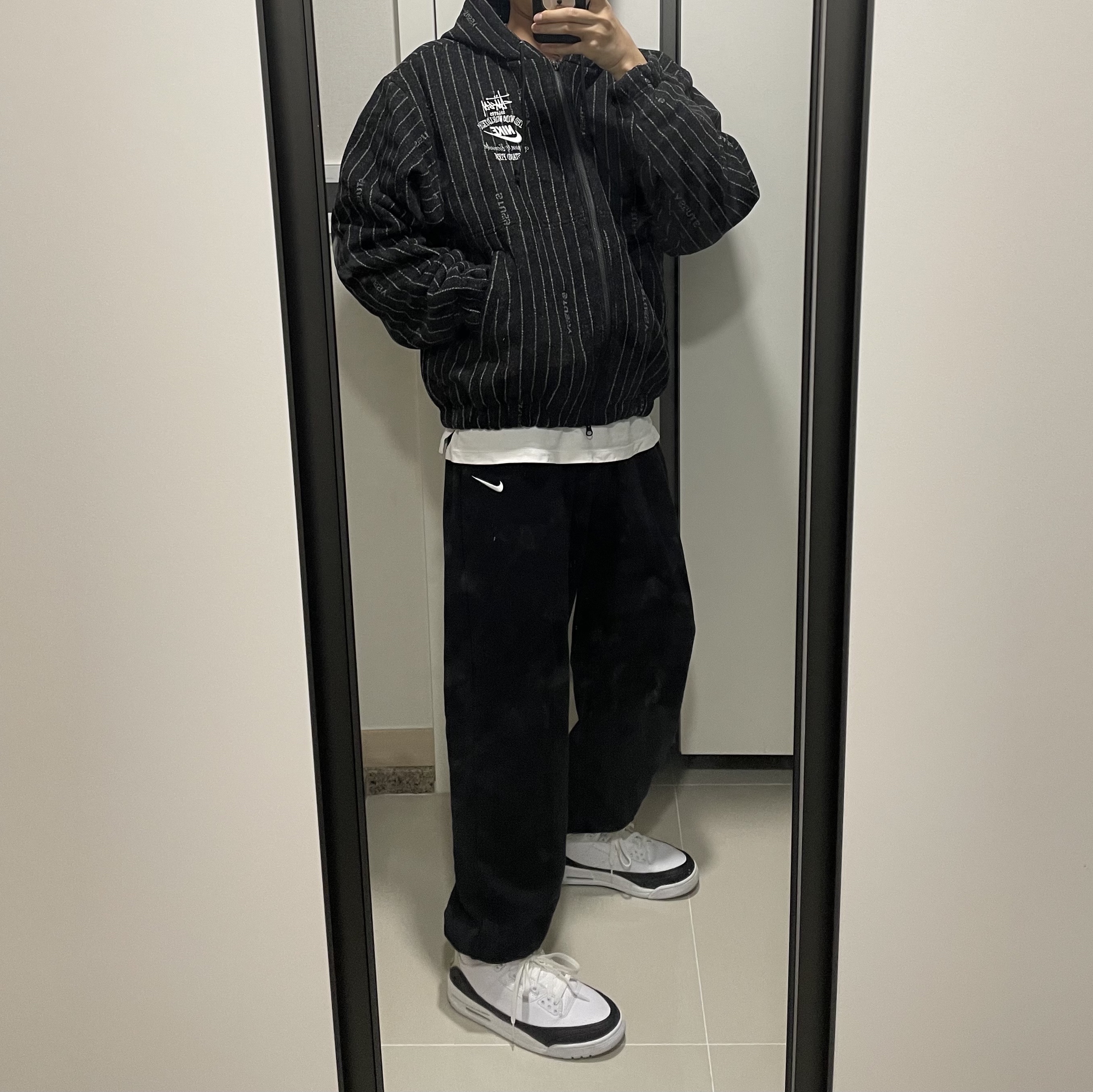 Nike x Stussy NRG Striped Wool Jacket Black (DR4023-010), Jordan 3 x Fragment Retro SP White Black 착용 스타일 - 1