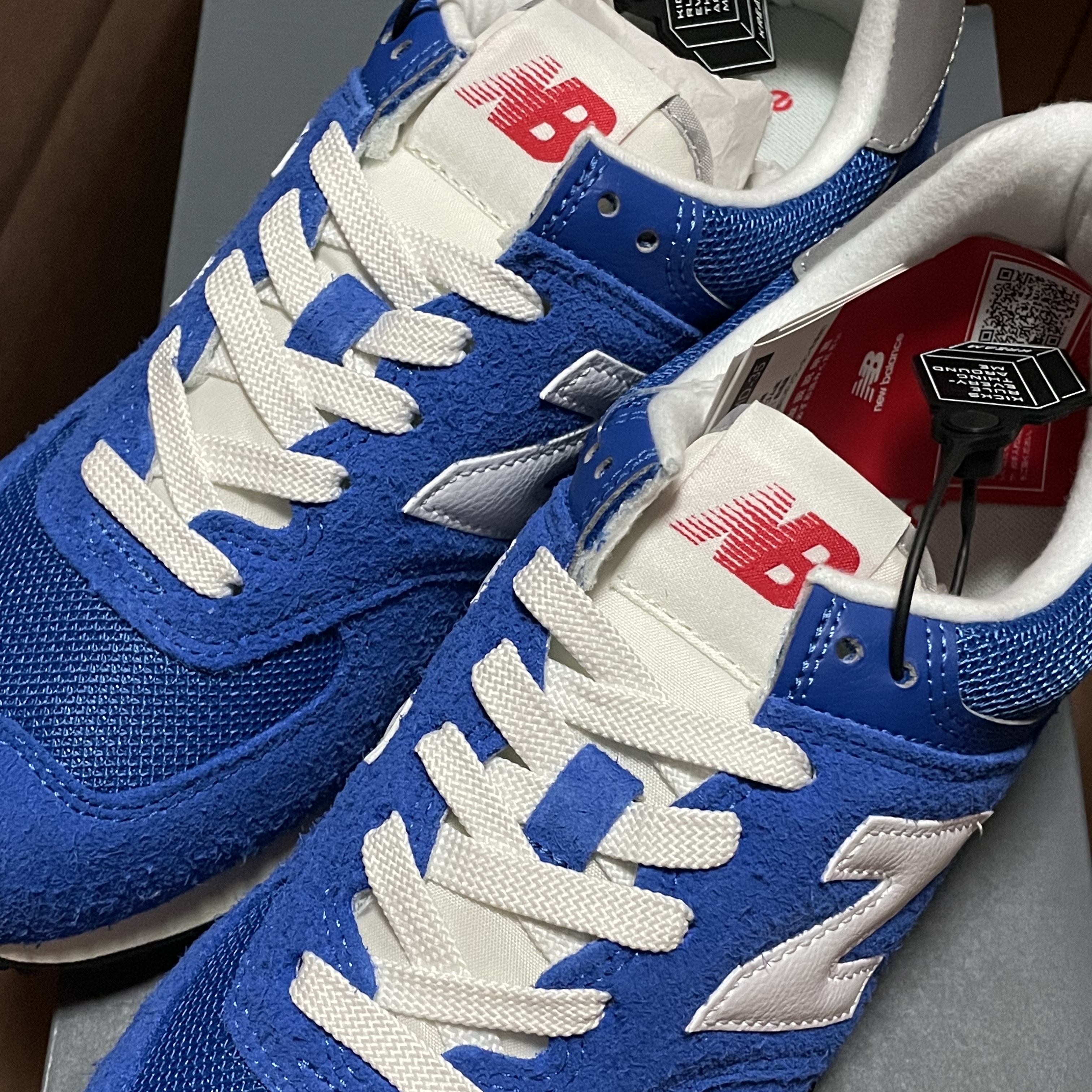 New Balance 574 Heritage Blue White 착용 스타일