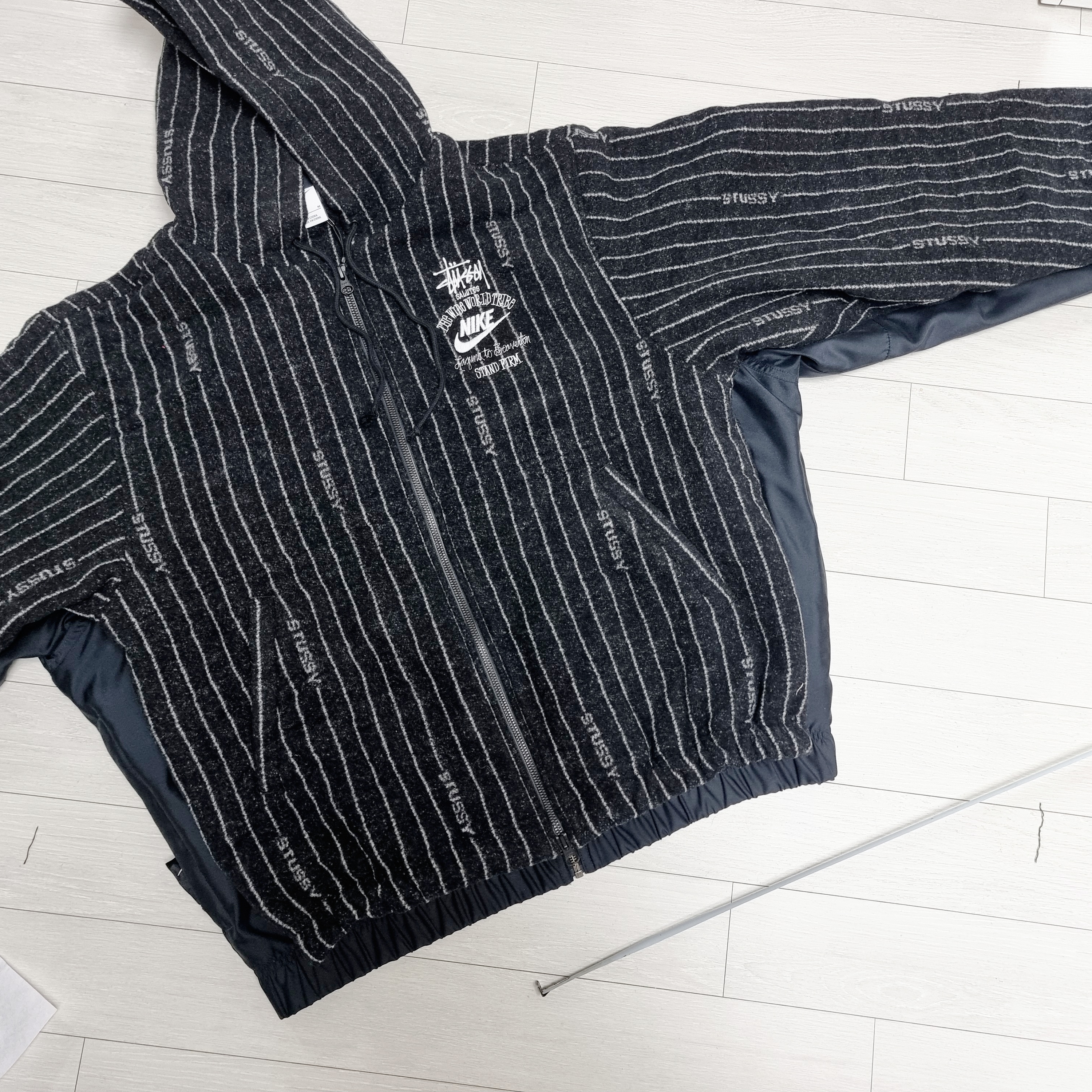 Nike x Stussy NRG Striped Wool Jacket Black (DR4023-010), Nike NRG Solo Swoosh Satin Bomber Jacket Black Doll - Asia 착용 스타일 - 5