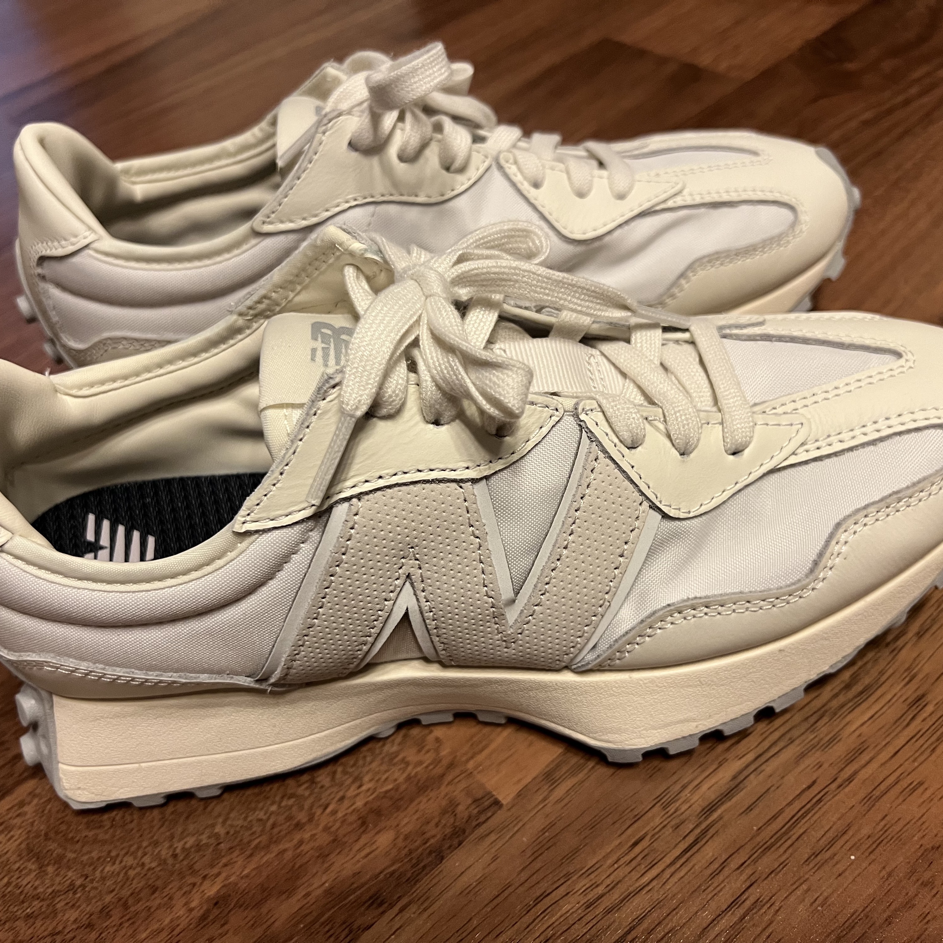 New Balance 327 Shifted White Pack 착용 스타일 - 5