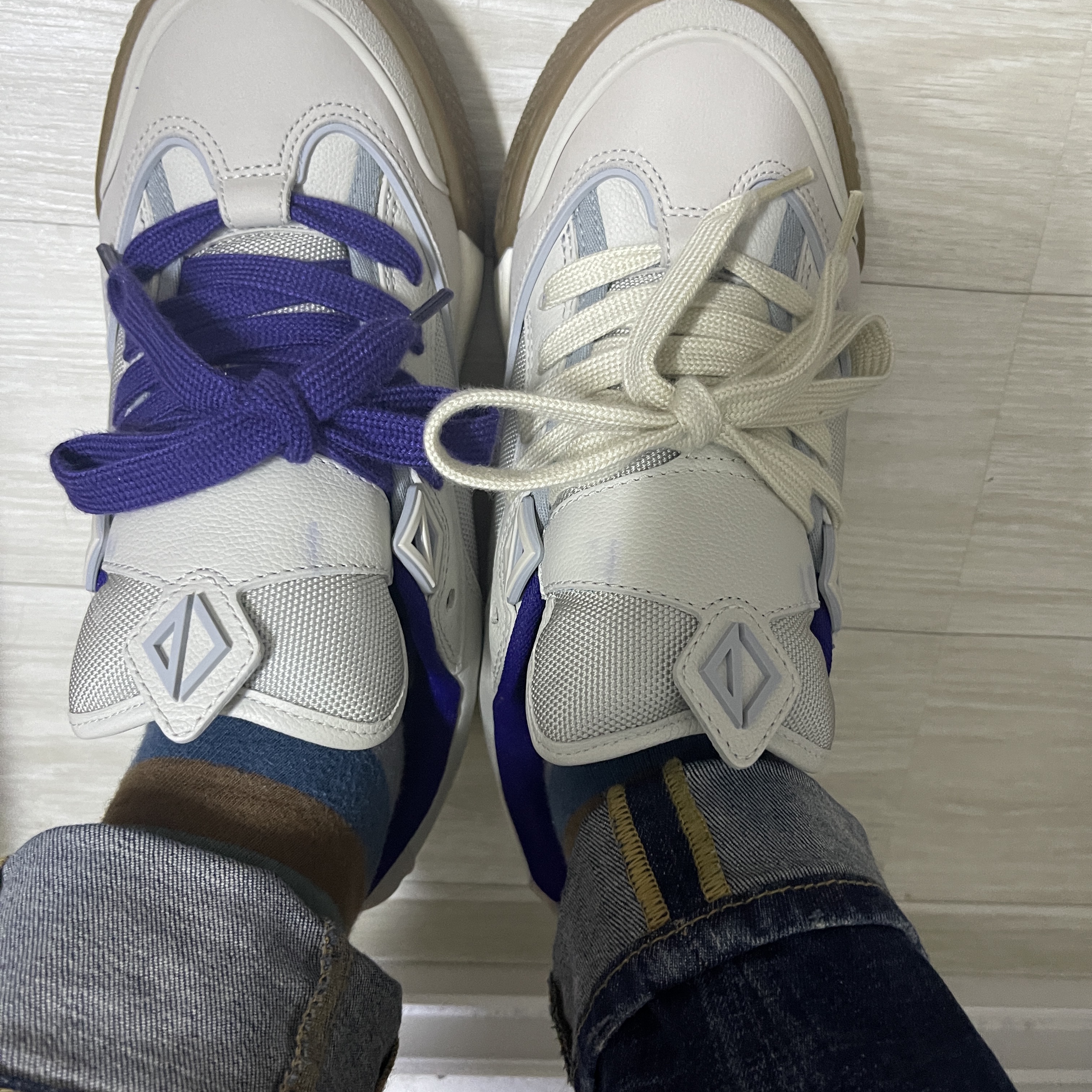 Dior x Cactus Jack B713 Sneakers Cream 착용 스타일 - 2