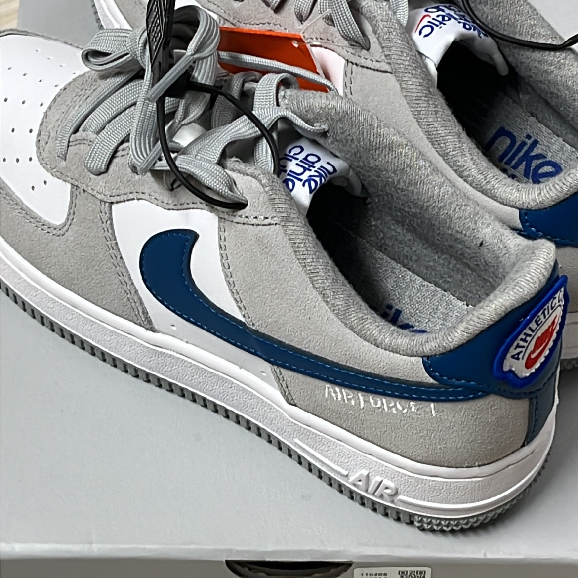 (GS) Nike Air Force 1 LV8 Athletic Club Light Smoke Grey Marina 착용 스타일