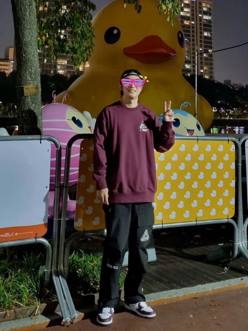 Palace Harris Tweed P 6-Panel Black - 21FW, Palace Basically A Tri-Ferg Crew Burgundy - 21FW 착용 스타일