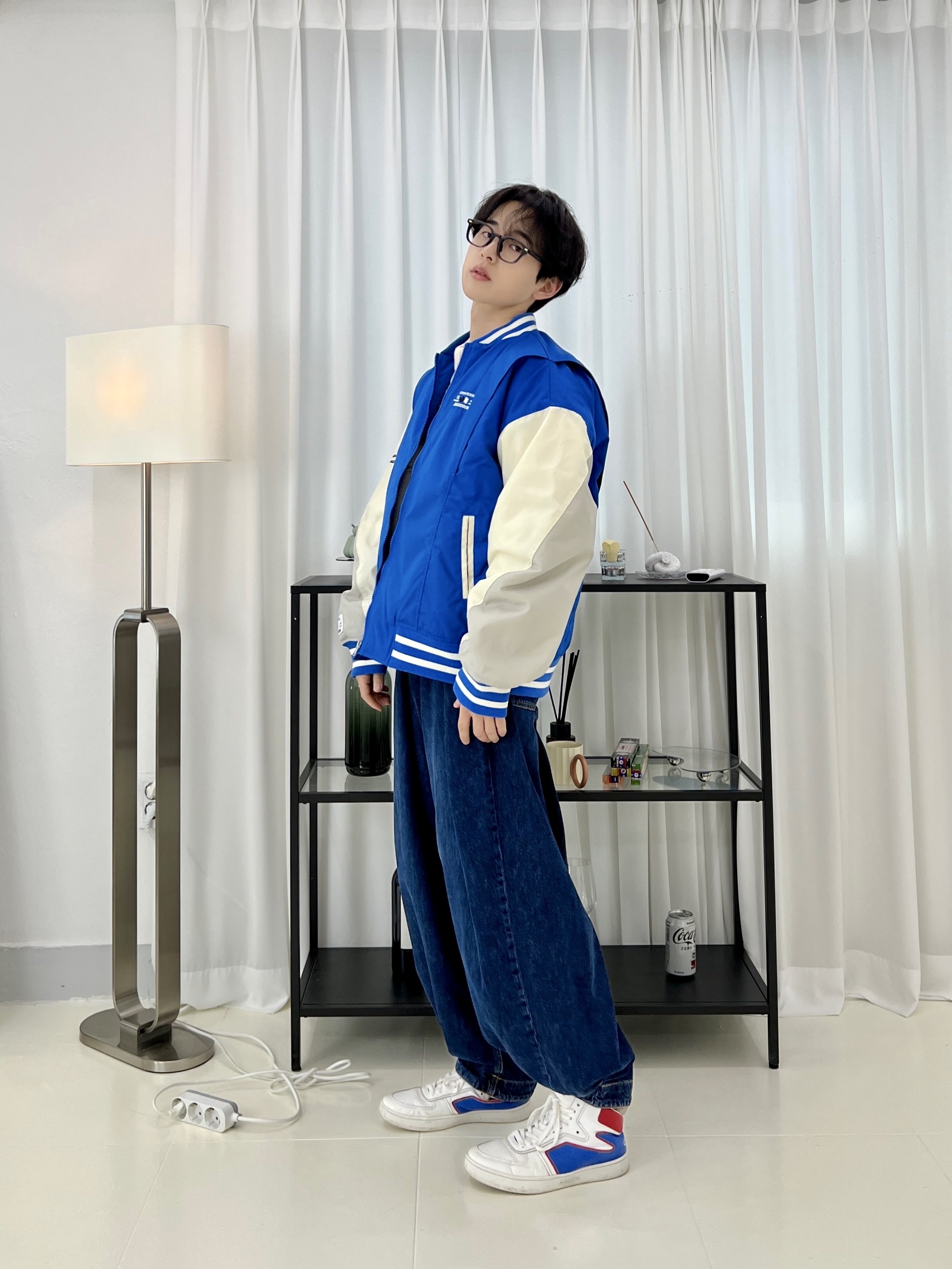 Converse x Ader Error Shapes Varsity Jacket Cobalt, Zara x Ader Error Wide Leg Jeans Blue 착용 스타일 - 3