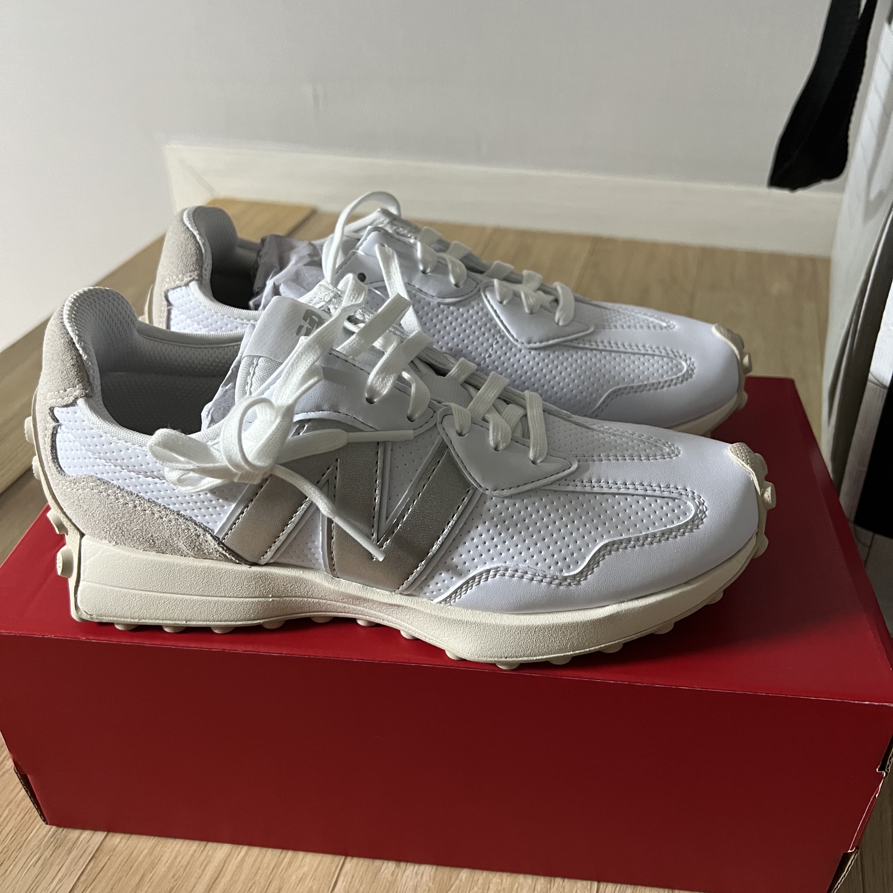 (W) New Balance 327 Golf White 착용 스타일 - 1