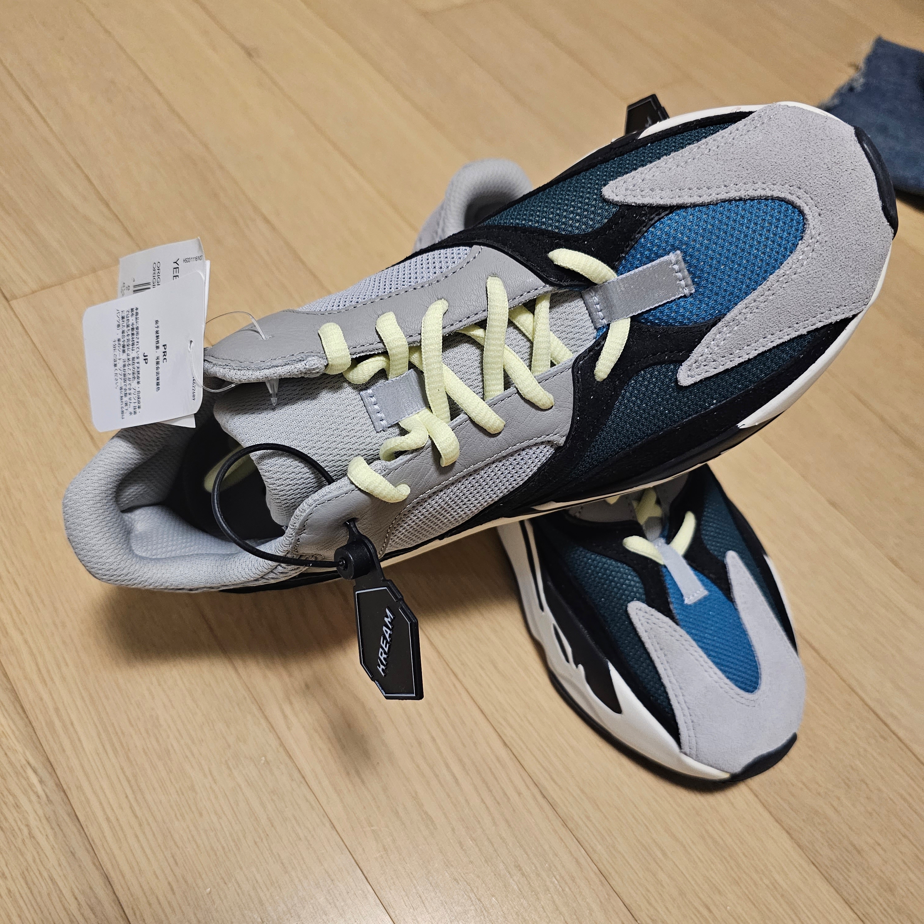 Adidas Yeezy Boost 700 Wave Runner Solid Grey 2017/2019 착용 스타일 - 2