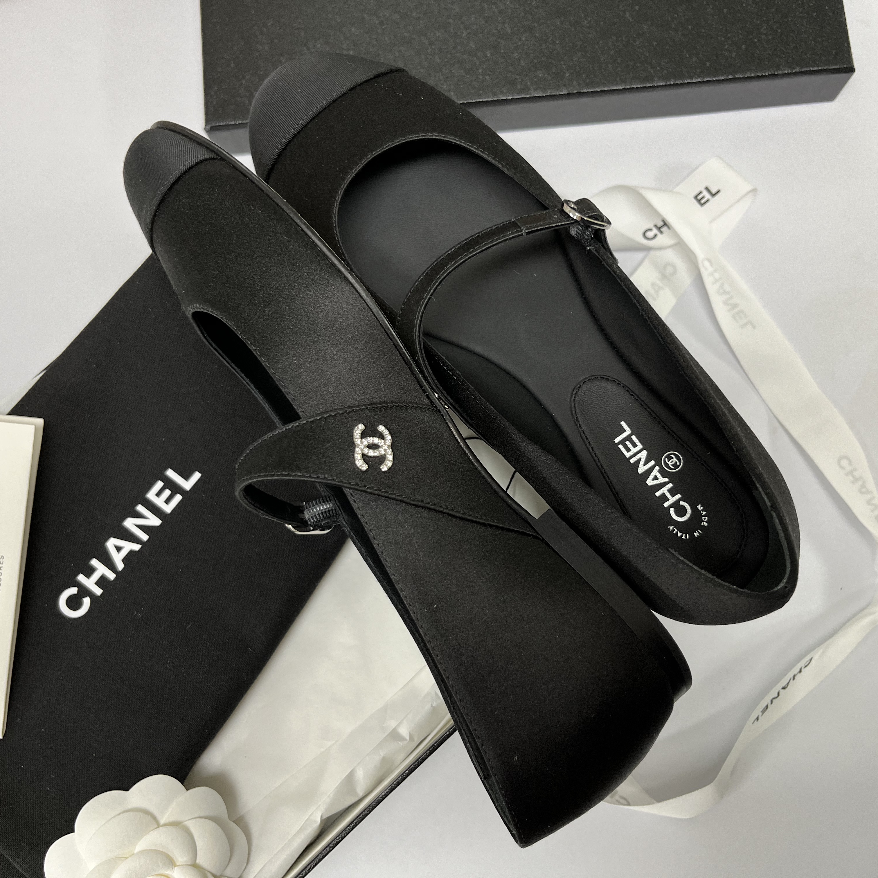 (W) Chanel Mary Jane Calfskin & White Black 착용 스타일
