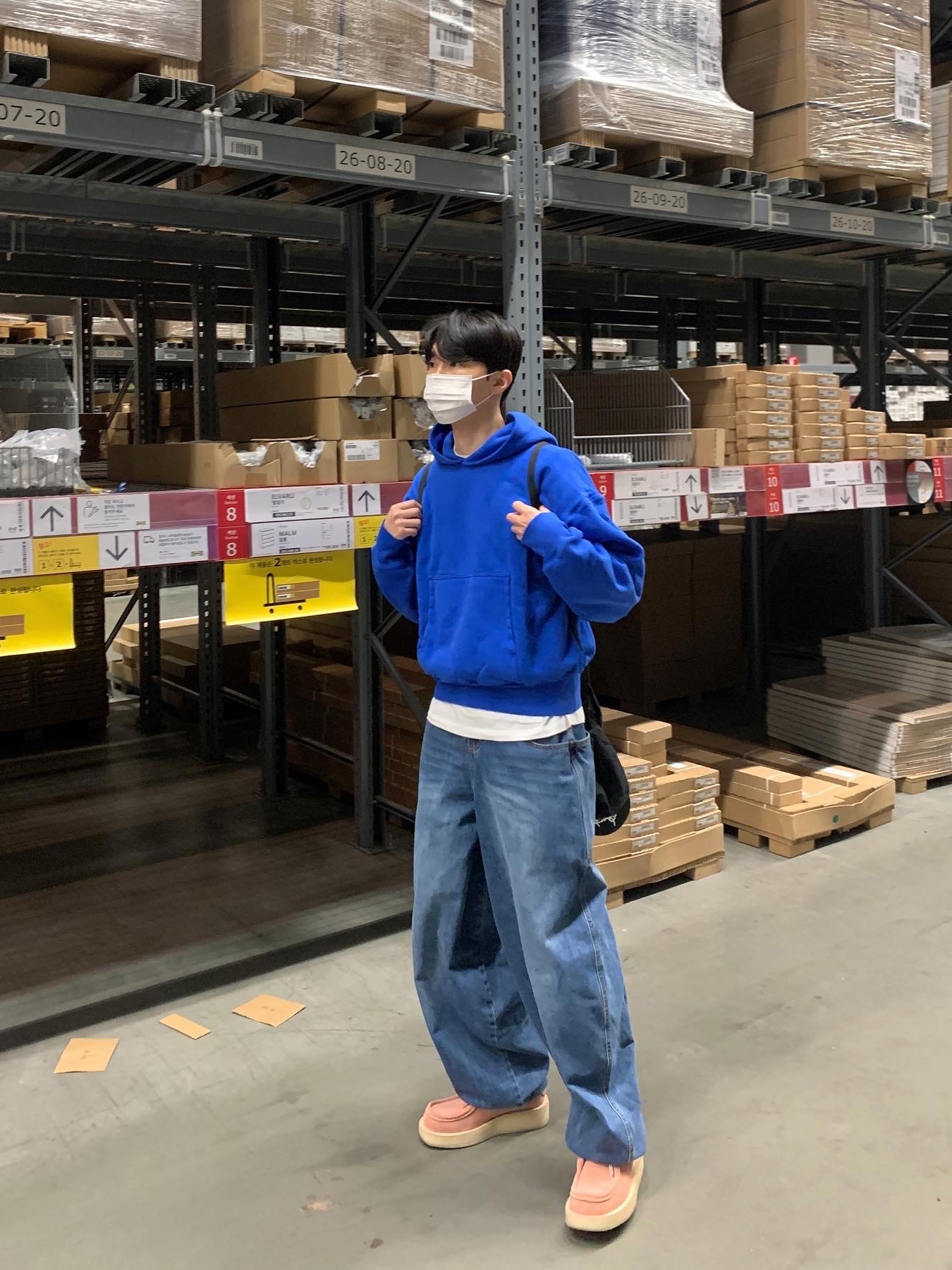 Yeezy Gap Hoodie Blue, Telfar Baggy Jean Blue 착용 스타일 - 2
