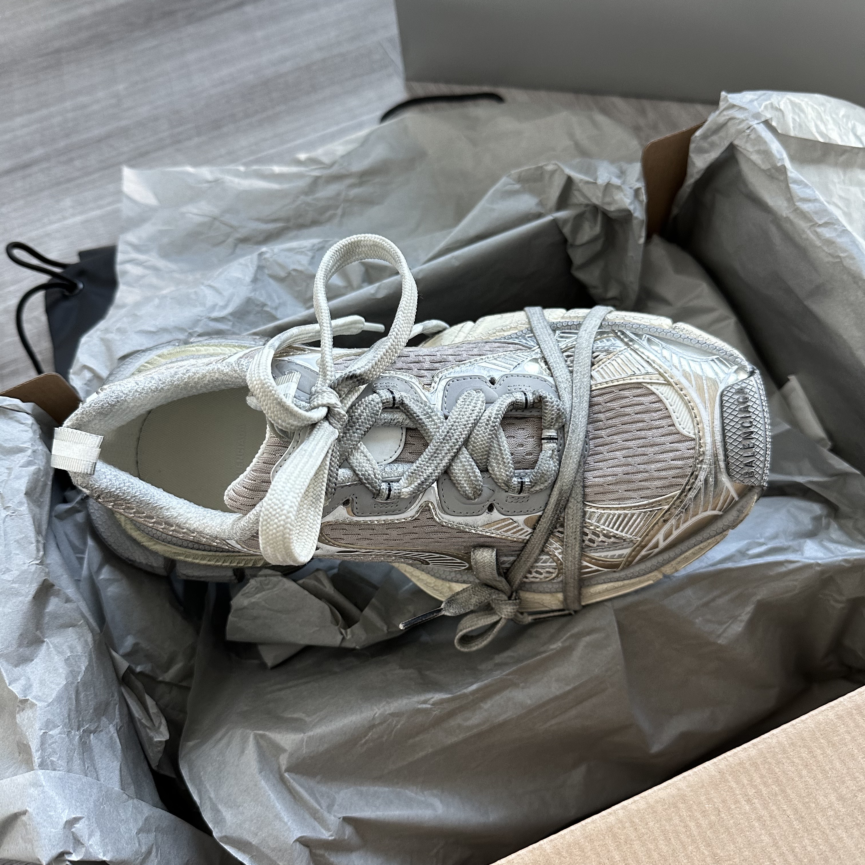 (W) Balenciaga 3XL Sneakers Light Beige 착용 스타일