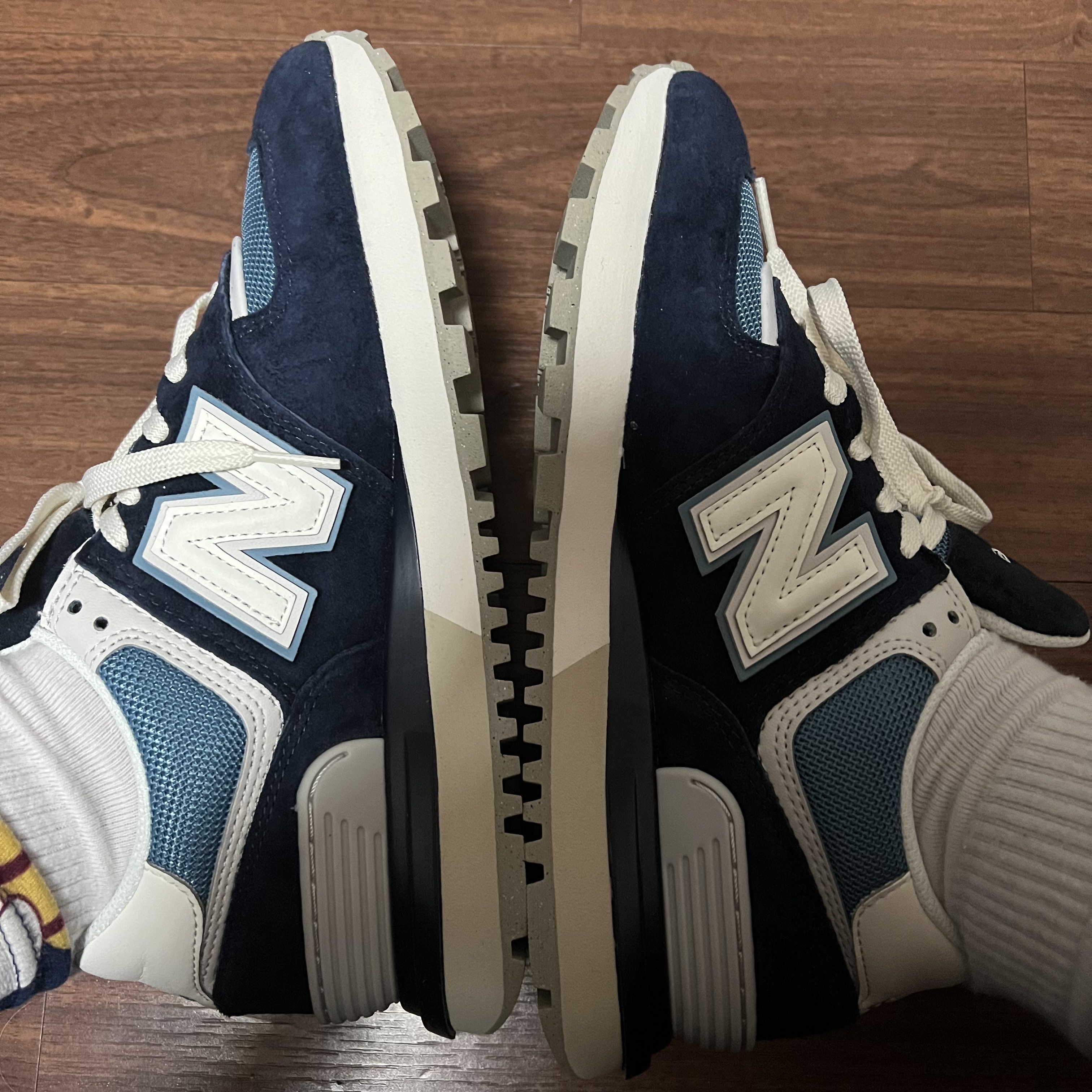 New Balance 574 Legacy Navy Sea Salt 착용 스타일 - 1