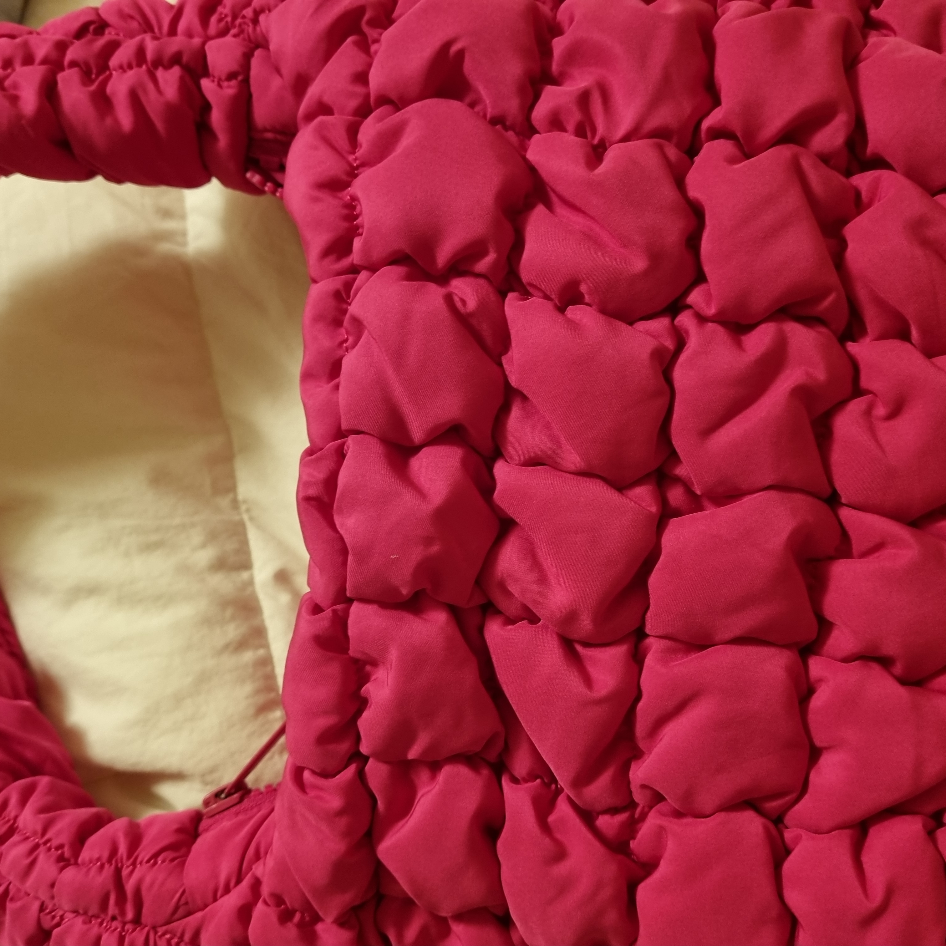 COS Quilted Mini Bag Pink 착용 스타일