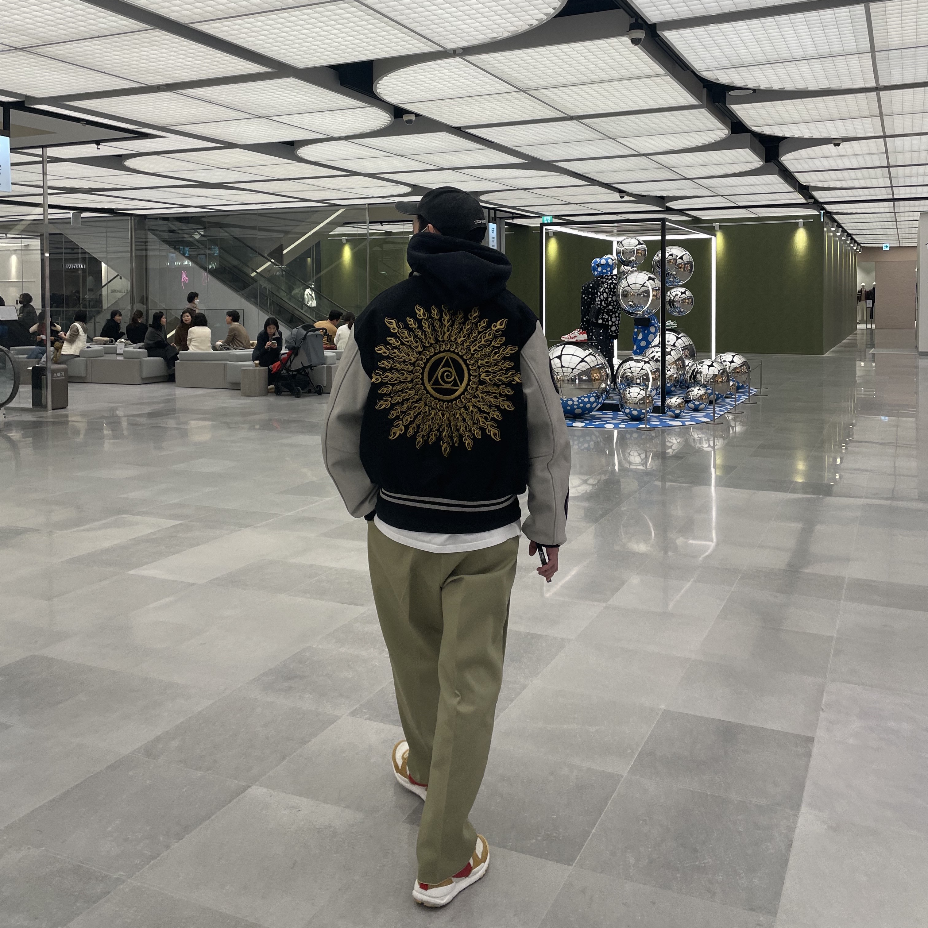 Stussy x Dries Van Noten Varsity Jacket Black, Supreme Kevlar Denim S Logo 6-Panel Black - 22SS 착용 스타일 - 3