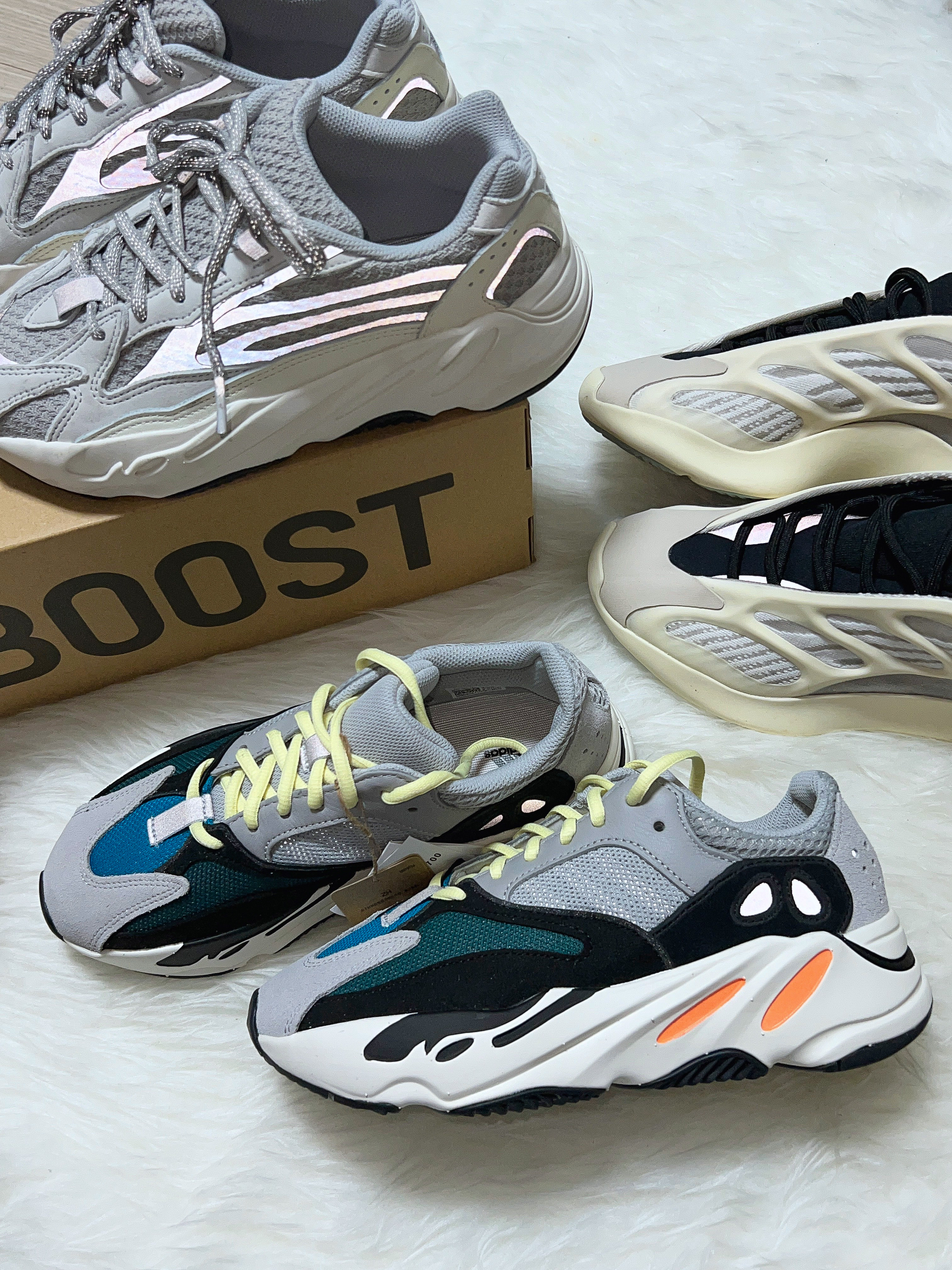 Adidas Yeezy Boost 700 Wave Runner Solid Grey 2021/2022, Casetify x Ader Error iPhone Sticker Magsafe Case Clear 착용 스타일 - 3