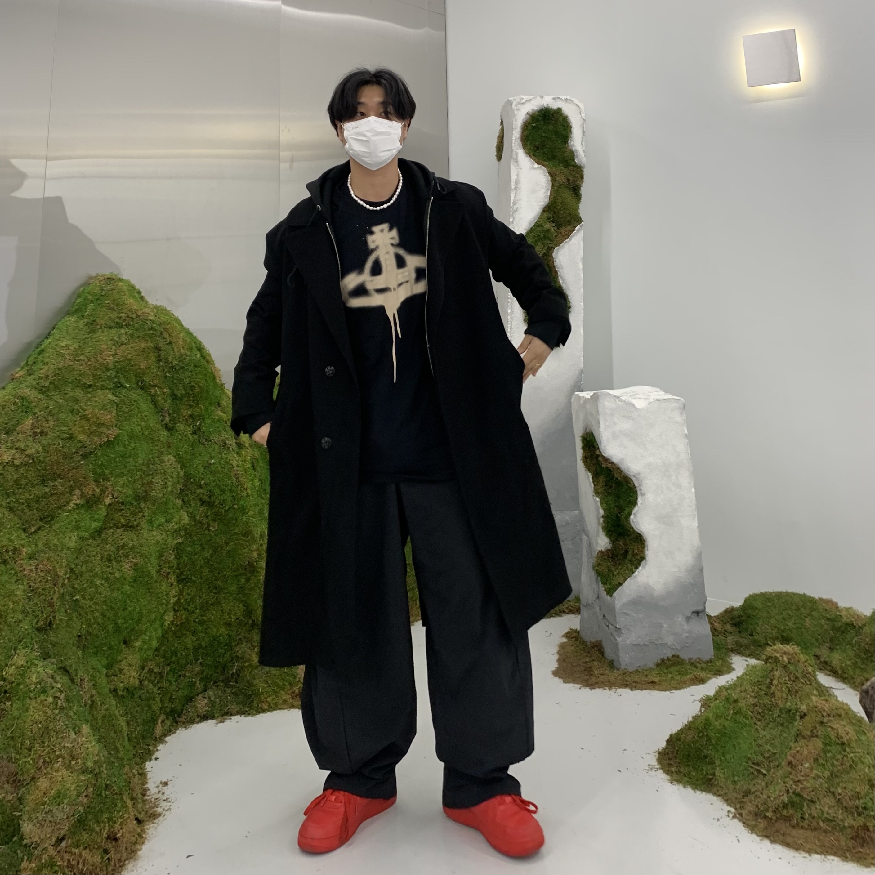 Vivienne Westwood Spray Orb Classic T-Shirt Black, Nike Air Force 1 '07 LV8 Low 1 Triple Red 착용 스타일