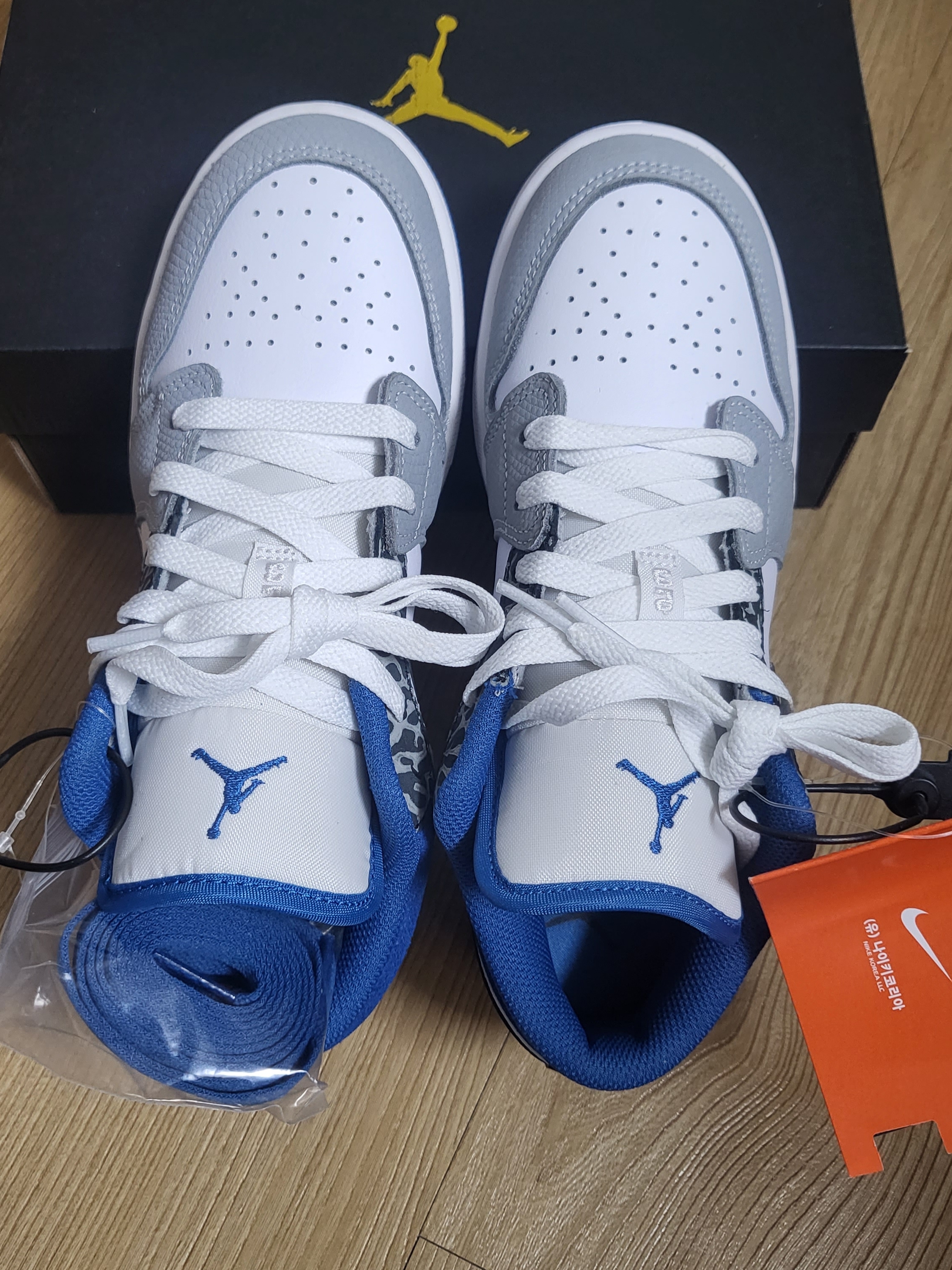 (GS) Jordan 1 Low SE White Dark Marina Blue Cement Grey 착용 스타일