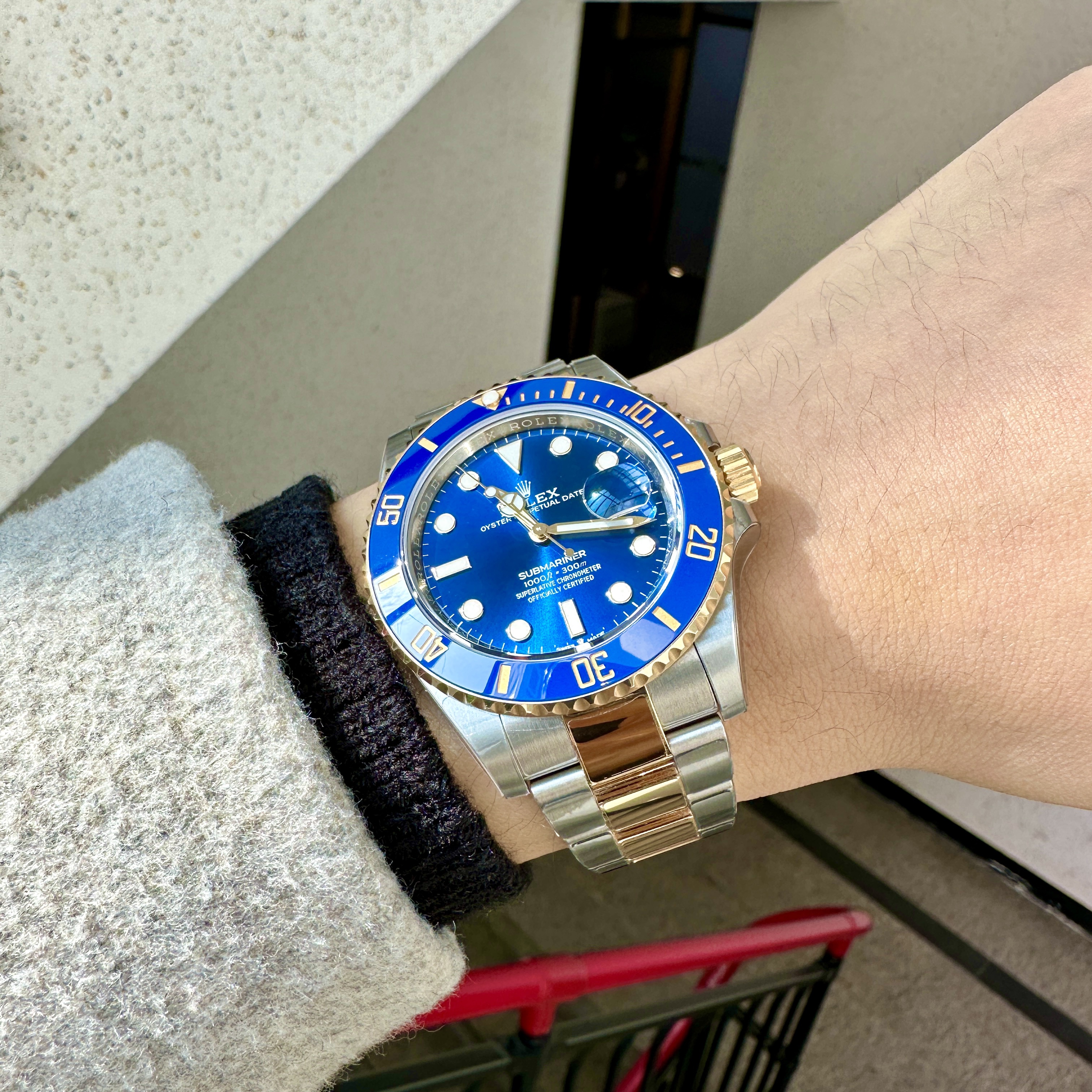 Rolex Submariner Date 41mm 126613LB Royal Blue Oyster 착용 스타일