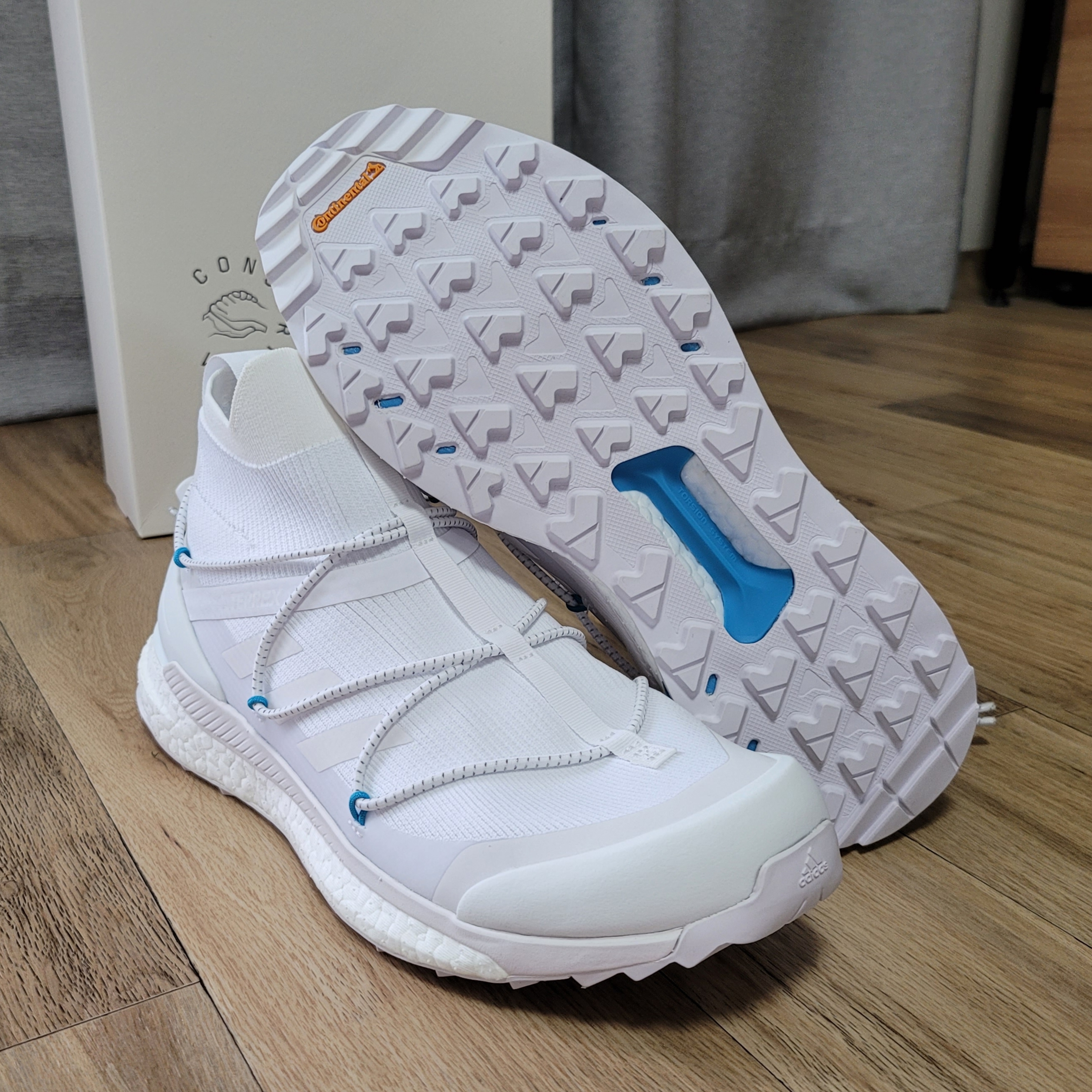 Adidas x Kasina Terrex Free Hiker White 착용 스타일 - 3