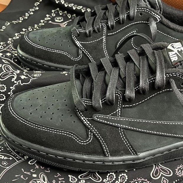 Jordan 1 x Travis Scott Retro Low OG SP Black Phantom 착용 스타일