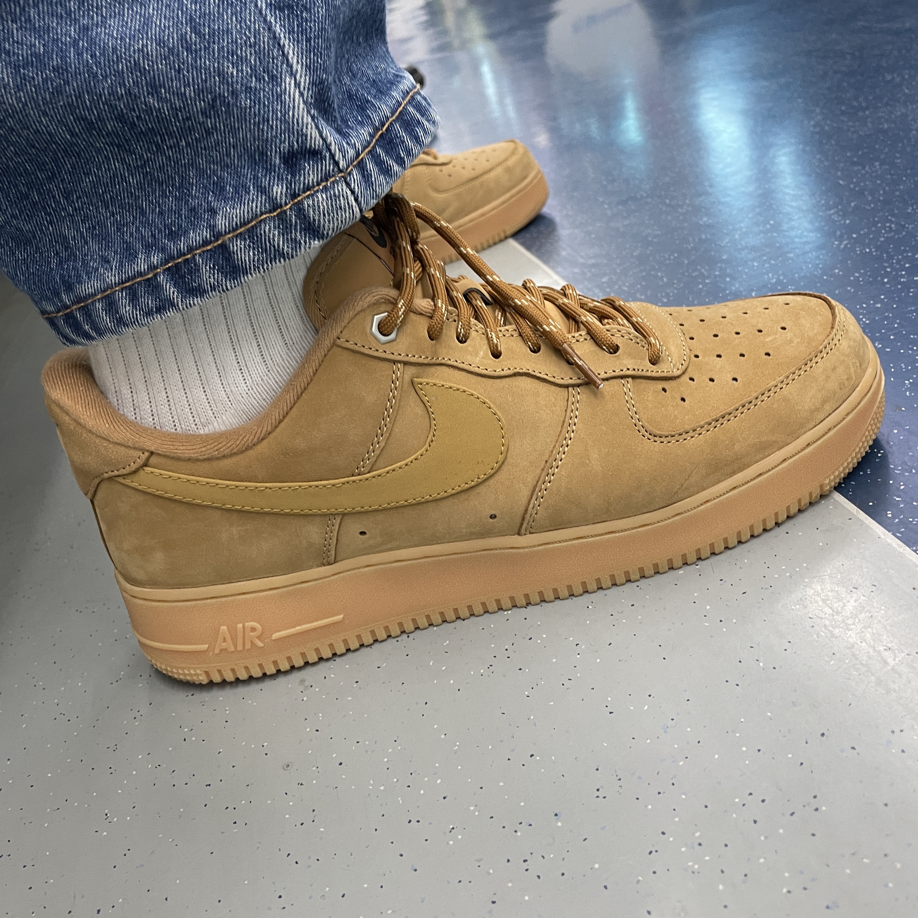 Nike Air Force 1 '07 WB Flax 착용 스타일