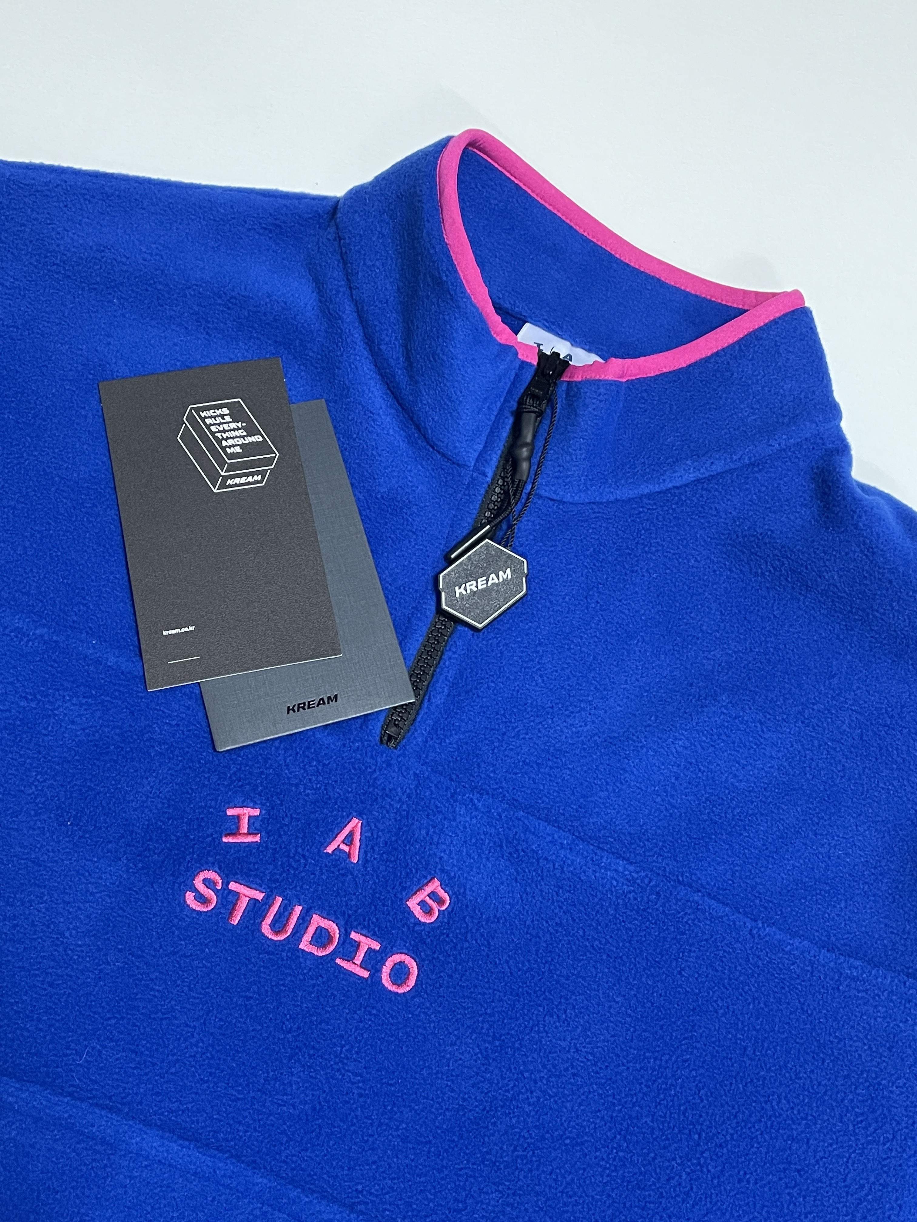 IAB Studio x Thor Fleece Blue Pink 착용 스타일 - 4